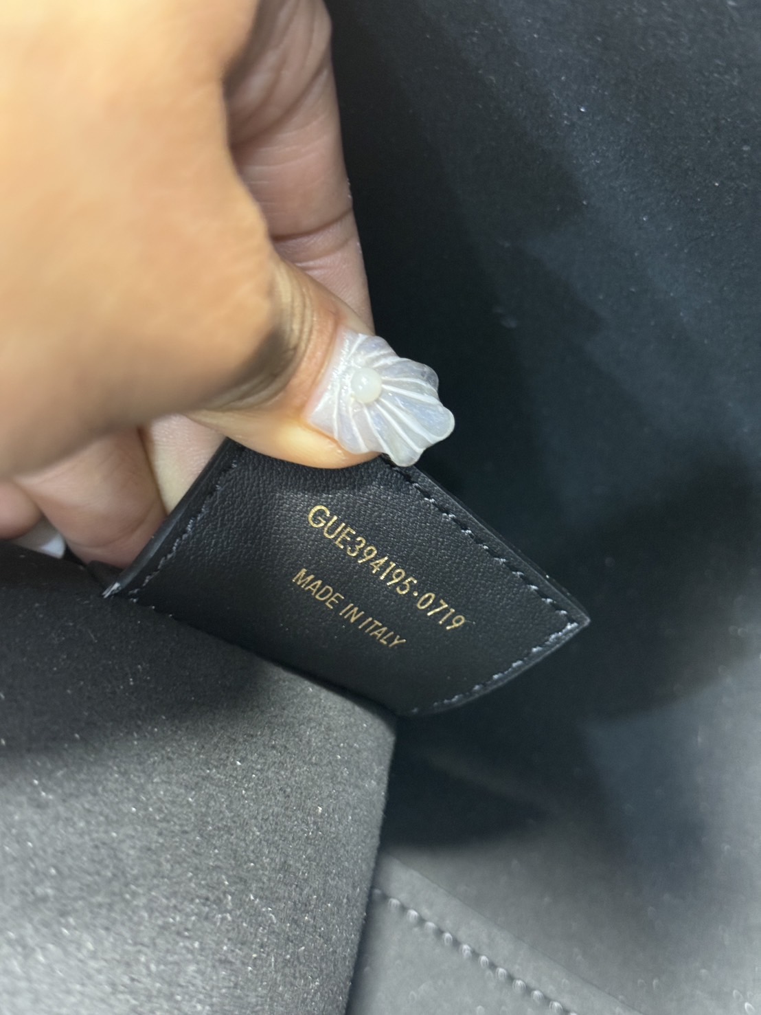 YSL Shopping Large Tote Bag กระเป๋าทรงโท้ทใบใหญ่หนังแท้ ภายในโล่งกว้าง จุของได้เยอะ เรียบหรูทรงสวย ดีไซน์ออกมาให้ใช้งานได้ทุกลุค ทุกโอกาส สวยคมชัดทุกสี