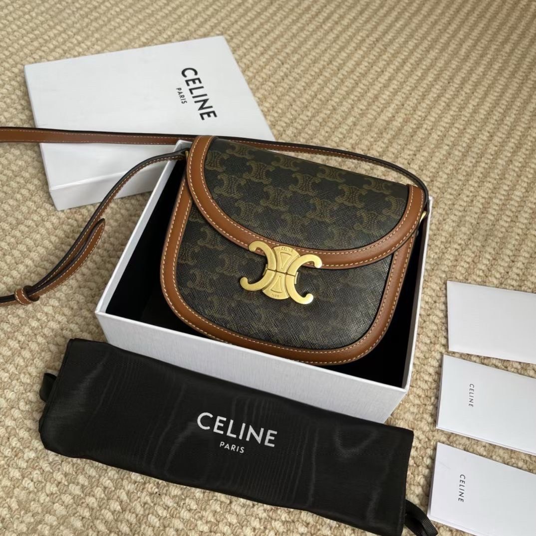ORI หนังแท้ | CELINE BESACE CLEA IN SHINY LEATHER กระเป๋าสะพายทรงสวย โค้งมนอยู่ทรงพร้อมโลโก้หน้าสีทองสวยหรู Best item ดีไซน์เรียบหรูดูแพง ฮิตสุดในเกาหลี ใช้ได้ทั้งชายหญิง
