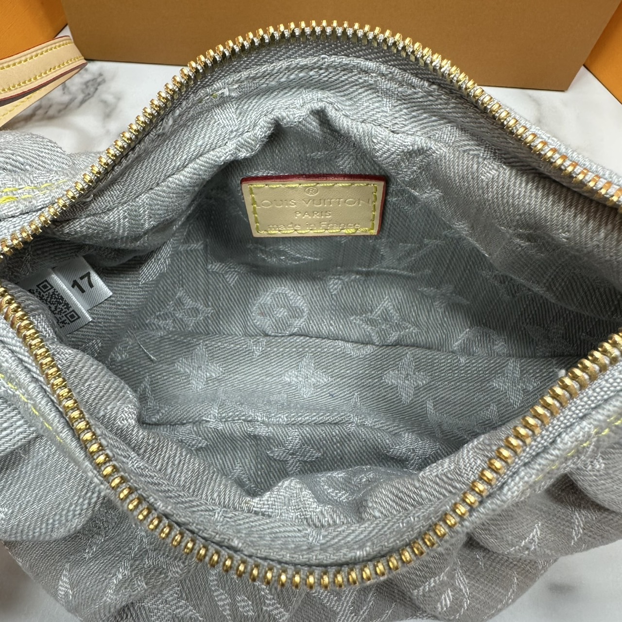 ORI หนังแท้ | LV Pochette Valley bag Grey Denim / LV Hobo Bag กระเป๋าสะพายทรงโฮโบ ปรับลุคใหม่ด้วย Monogram Denim นำเสนอดีไซน์คลาสสิกสไตล์ร่วมสมัย