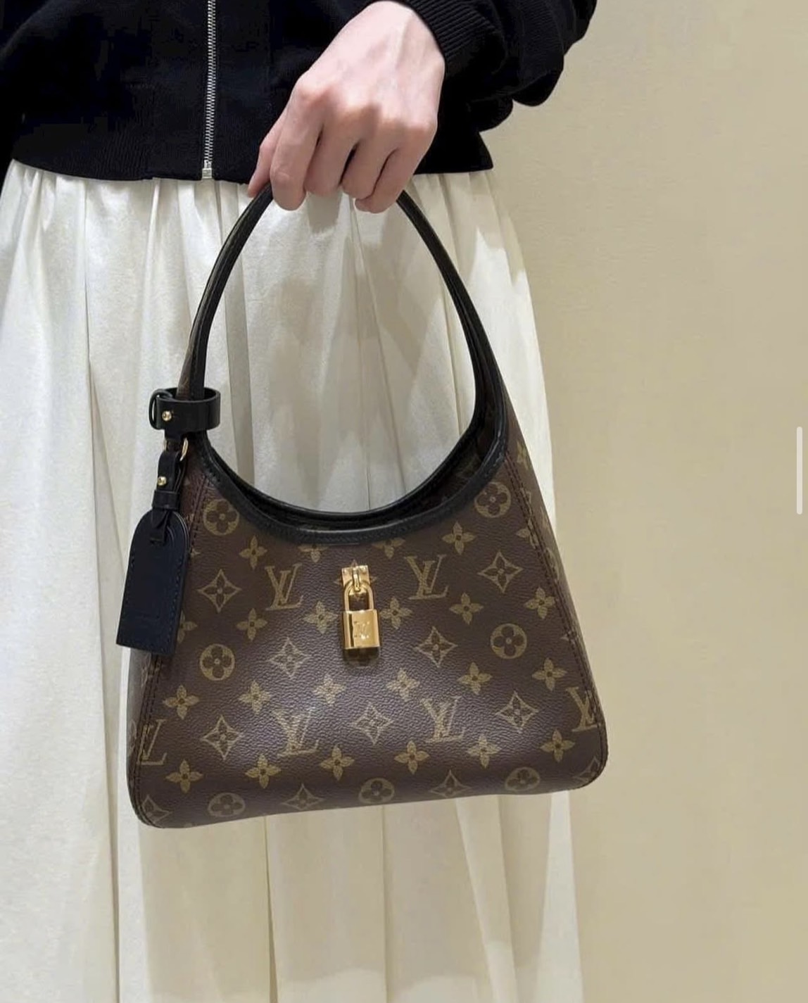 ORI หนังแท้ | LV The Drop PM Bag กระเป๋าสะพายทรงโฮโบ หูจับในตัว โมโนแคนวาสดีไซน์ใหม่ ที่กำลังได้รับความนิยม รูปทรงใช้งานง่าย คล่องตัว สะพายไหล่ได้หรูหราตามแบบฉบับแบรนด์