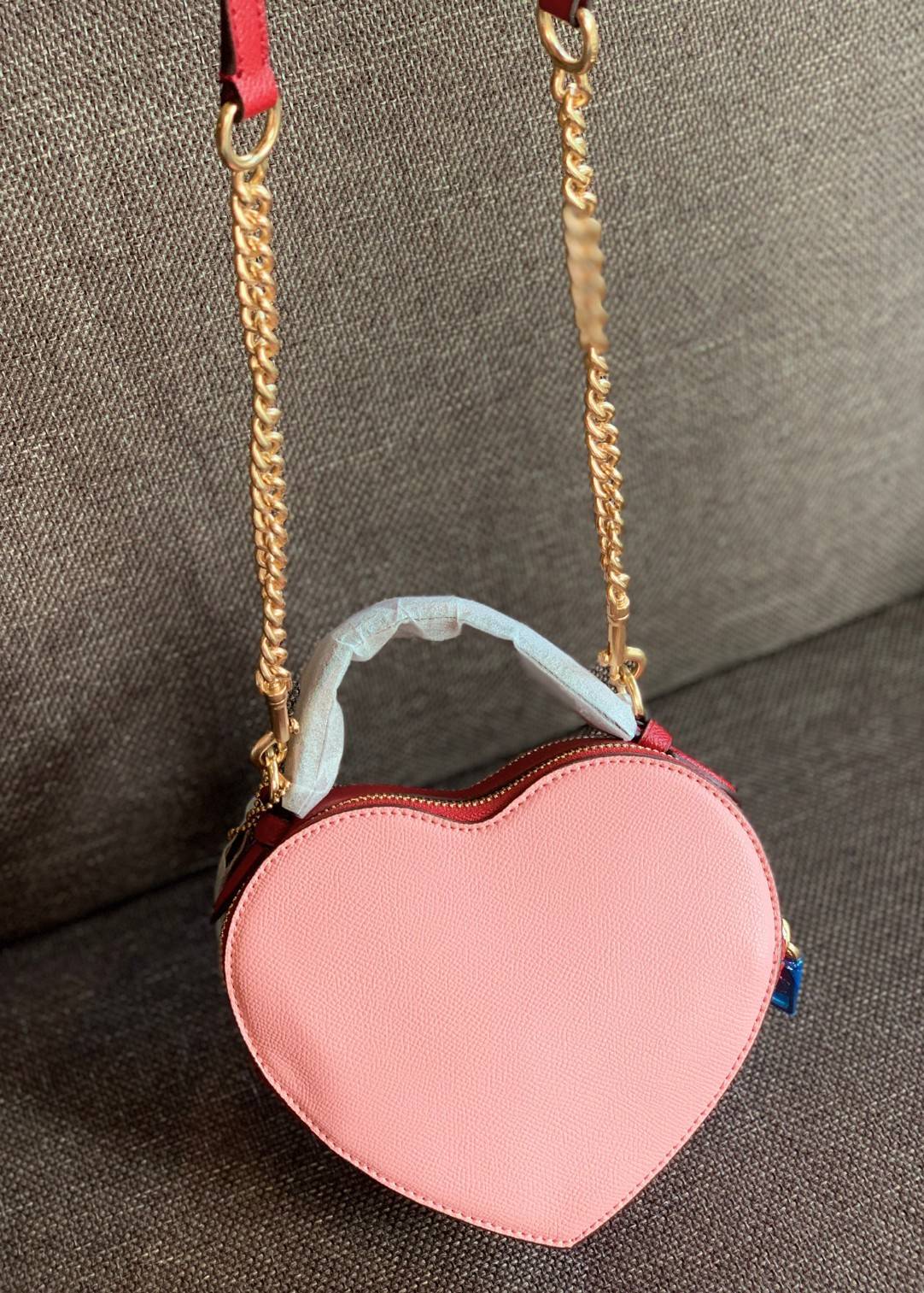 COACH HEART CROSSBODY BAG ((C5118//C5119)) 💥Limited edition หลงรักแน่นอน💋 พร้อมส่งที่ไทยก่อนใครวันนี้! ✔️กระเป๋ารูปหัวใจน่ารักมากๆค่ะ หนังแท้อย่างดีสวยงาม