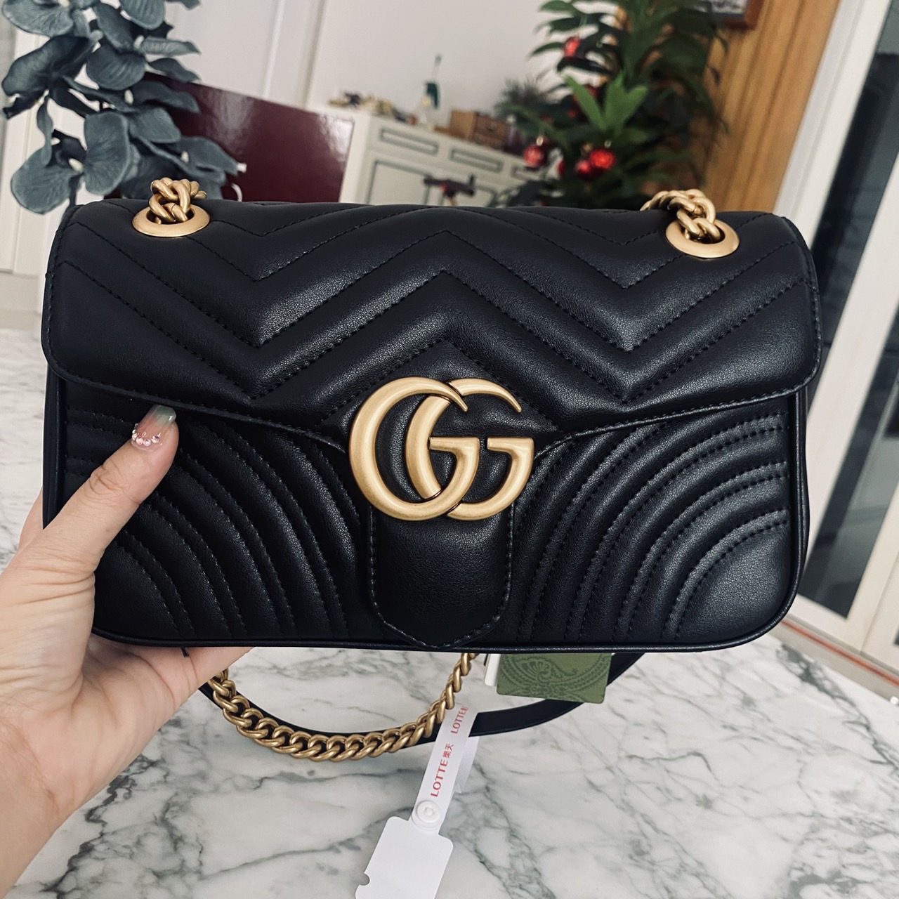 GUCCI GG Marmont Small Shoulder Bag กระเป๋าสะพายรุ่นคลาสสิค แต่งโลโก้สีทองโดดเด่น สวยหรูดูแพงขับผิว อัพลุคได้สบายๆ ด้านหลังดีไซน์รูปหัวใจ 🖤