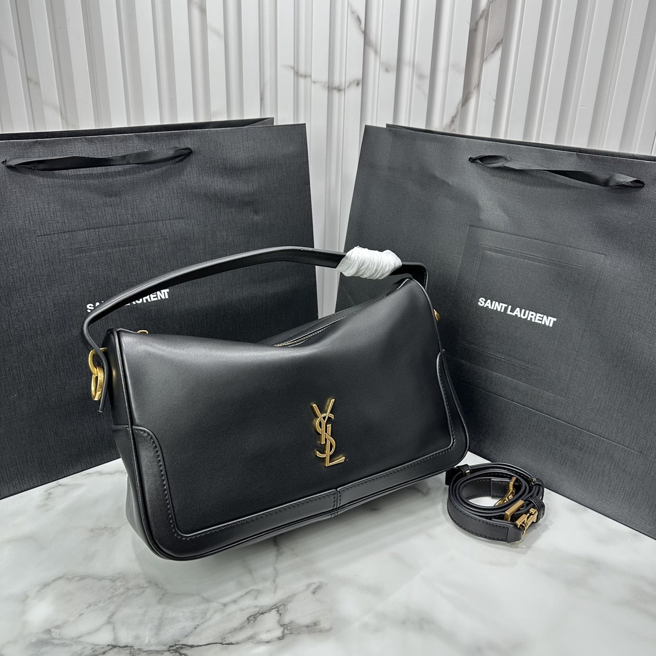 YSL Camera Supple Bag กระเป๋าสะพายทรงกล้องใบขนาดกลาง ถือจับถนัดมือ จุของได้เยอะ ดีไซส์เรียบหรูดูแพง 🧡เกรดออริ ใช้งานต่างประเทศได้