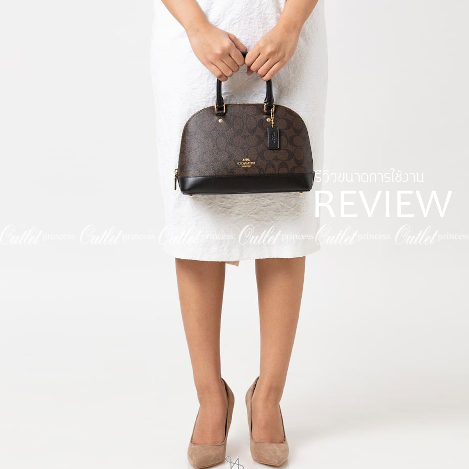 Coach Mini Sierra Signature กระเป๋าถือทรงโดม ภายในกว้างสามารถใส่กระเป๋าเงินเล็ก และมือถือได้ และยังมีช่องซิปเล็ก 1 ช่อง ด้านหลังมีกระเป๋าเล็กเก็บบัตร 1 ช่อง ใครยังไม่มีพลาดไม่ได้แล้วนะคะ