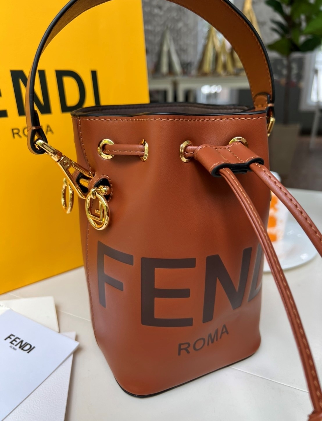 FENDI Mon Tresor Mini Leather Bucket Bag / FENDI Bucket Bag พร้อมส่ง กระเป๋าถือหรือสะพายข้างทรงบัคเก็ต ทรงขนมจีบ ลายแบรนด์ อะไหล่ทองหรูหรา