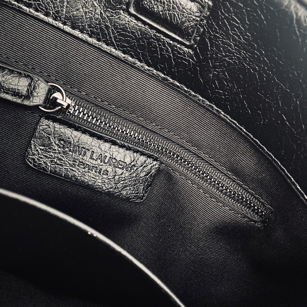 YSL Shopper Niki Tote Bag กระเป๋าสะพายทรงโท้ทใบใหญ่กำลังสวย หรูหราขั้นสุด เสิร์ฟมาให้สวยทันใช้ปีใหม่แน่นอน ใบจริงดูแพงเกินคุ้ม -- [รับตัวแทนกระเป๋า]