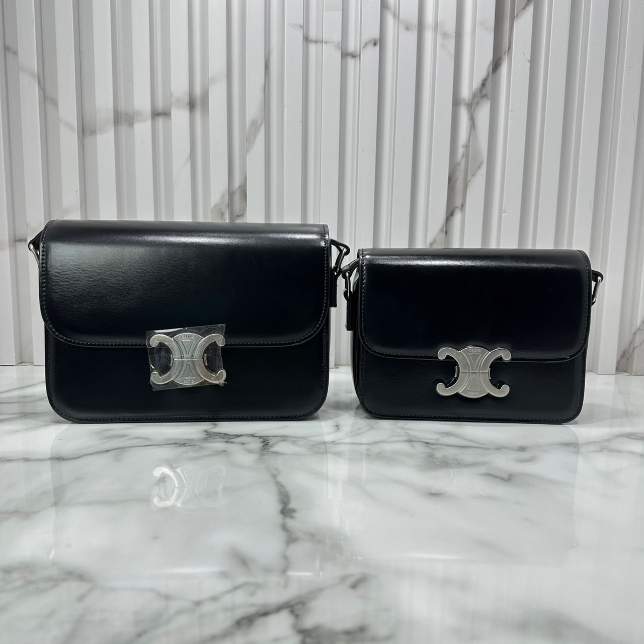 ORI หนังแท้ | 7" CELINE TRIOMPHE TEEN BAG in glossy leather กระเป๋าสะพายรุ่นยอดนิยม ถ่ายทอดให้เห็นถึงแก่นแท้ของสไตล์แบบ CELINE งานหนังเรียบเงาสวยหรูหรา