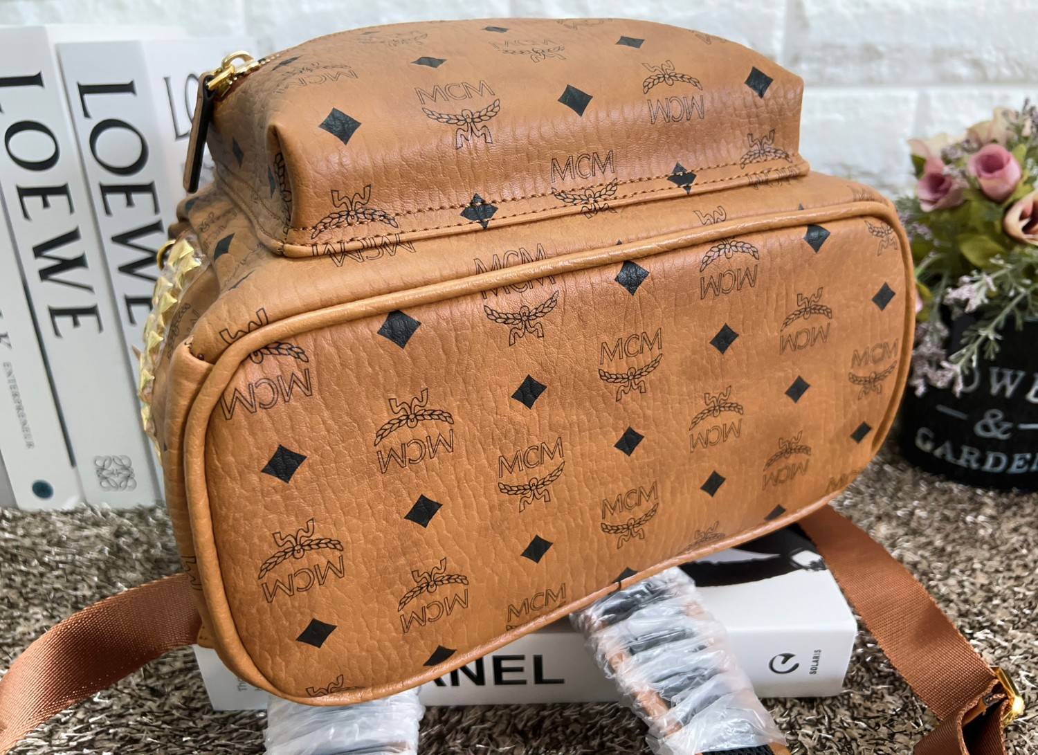 M.C.M Stark Side Studs Backpack in Visetos กระเป๋าเป้คลาสสิก รุ่นที่สามารถใช้งานได้ตลอดทั้งวันและได้ทั้งชาย/หญิง 🧡เกรดท็อปออริ เทียบแท้ 1:1 เกรดดีสุด ใช้งานต่างประเทศได้