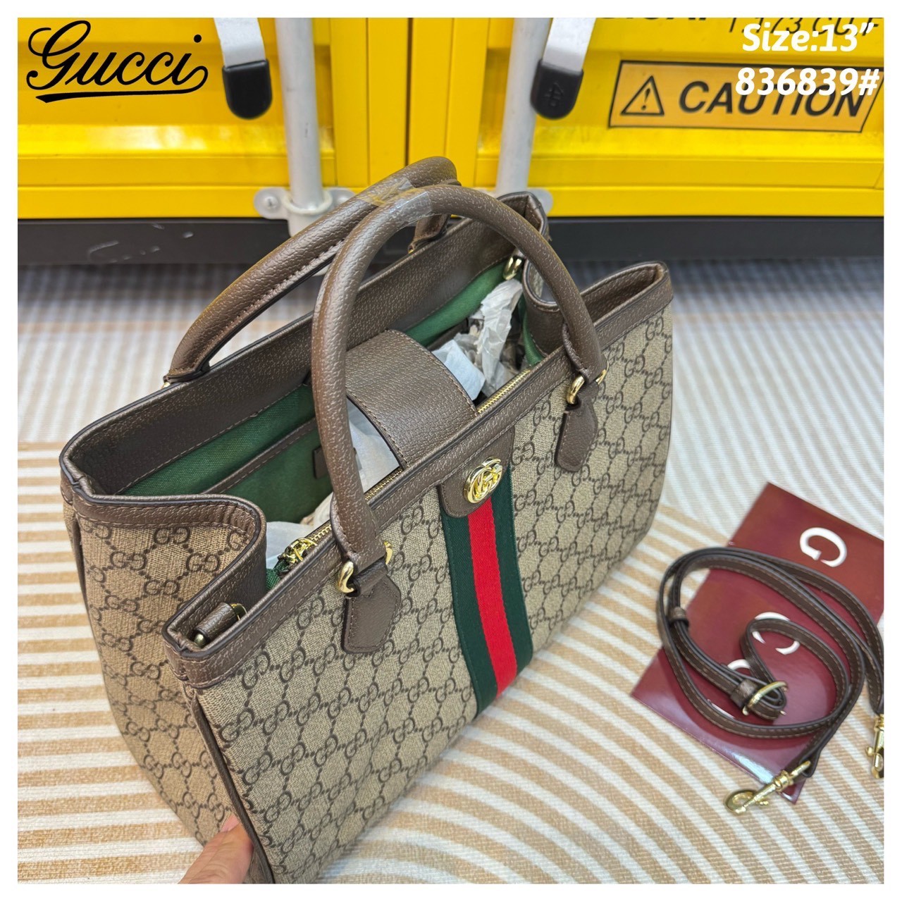 GUCCI Ophidia tote bag กระเป๋าสะพายทรงโท้ท คอลสุดคลาสสิก ใบใหญ่กำลังดี จุคุ้ม โดดเด่นด้วยลวดลายคลาสสิคเอกลักษณ์ วัสดุหนังแคนวาส ภายในโล่งกว้างมาก