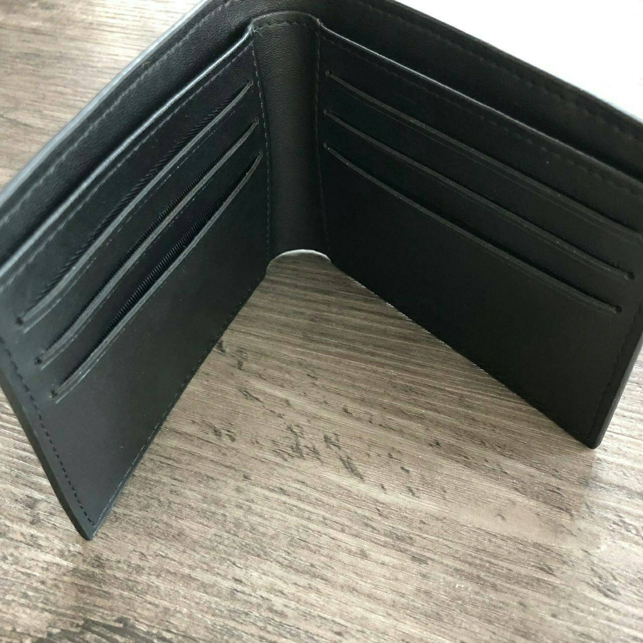 LACOSTE Short Wallet with Key Set กระเป๋าสตางค์ใบสั้น Set สุดคุ้มมอบให้เป็นของขวัญหรือใช้เองก็แนะนำค่ะ อุปกรณ์ : มาพร้อมพวงกุญแจ + ถุงกระดาษแบรนด์ + กล่องแบรนด์