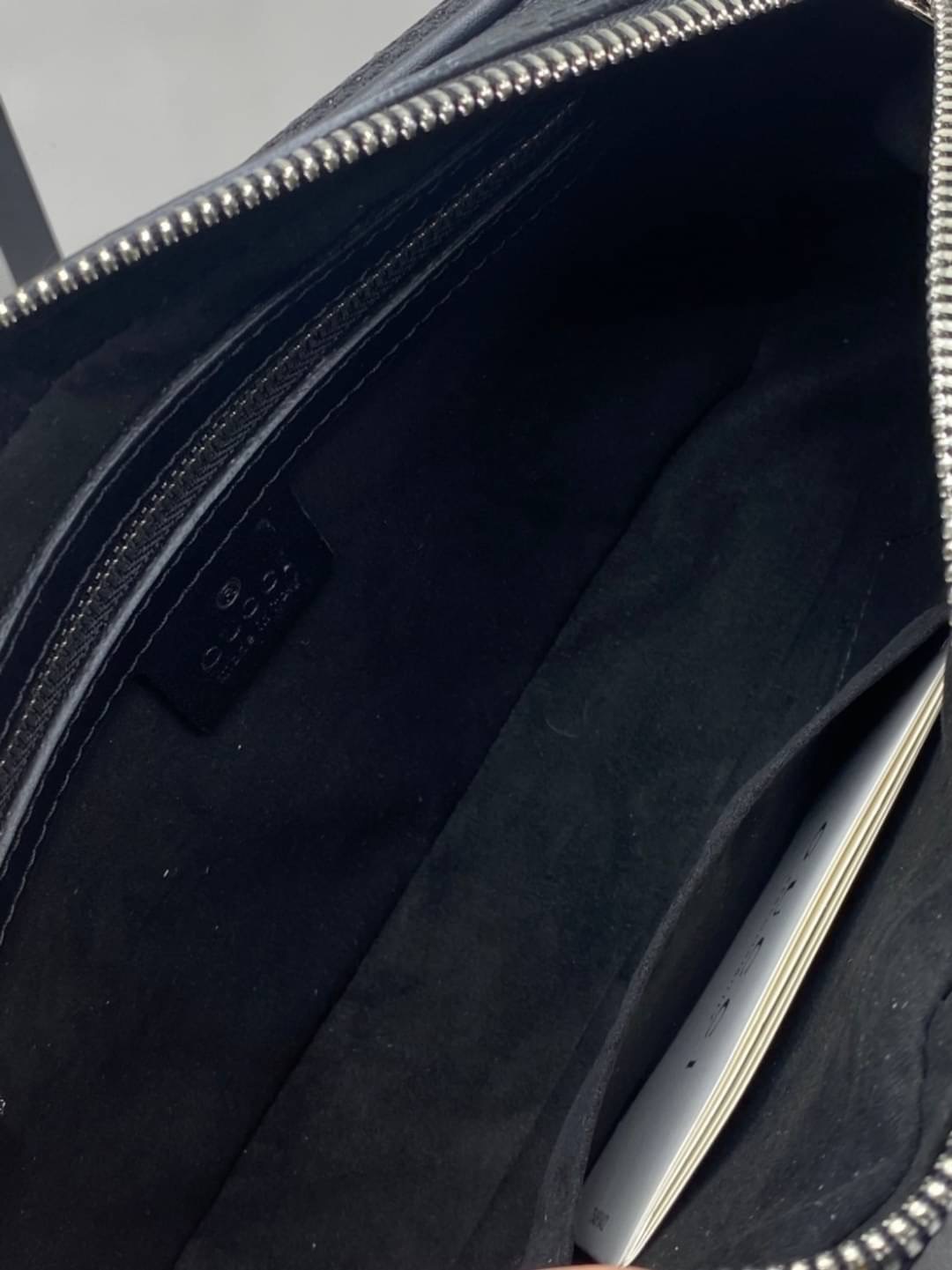 หนังแท้ GUCCI TIGER Belt Bag / GG Belt Bag / GG Supreme Belt Bag คอลเลคชั่นฉลองปีเสือ โดดเด่นด้วยลายพรินท์ ไม่เหมือนใคร ไอเท็มที่หนุ่มๆเรียกร้อง กระเป๋าคาดอก/คาดเอว สายสะพายปรับได้ สายสปอร์ต สายแคมป์ปิ้ง หรือจะสายไหน ใบนี้ตอบโจทย์ทุกลุค ง่ายๆเท่ๆ สุดคุ้ม!