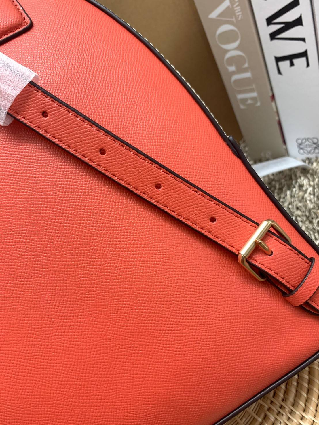 สวยจริงไรจริง วางไม่ลงเลยจ้าา😘 COACH JORDYN BACKPACK IN COLORBLOCK SIGNATURE ((C4082)) รุ่นที่สาวๆตามหา พร้อมสีหายากค่ะ!! กระเป๋าสะพายหลังแบบมีหูหิ้ว หนังแท้ชั้นดี ทรงสวย หรูค่ะ แถมสีตัดกันได้ลงตัวสวยงามมากๆ ด้านหน้ามีช่องซิปใส่ของจุกจิก; เปิดปิดช