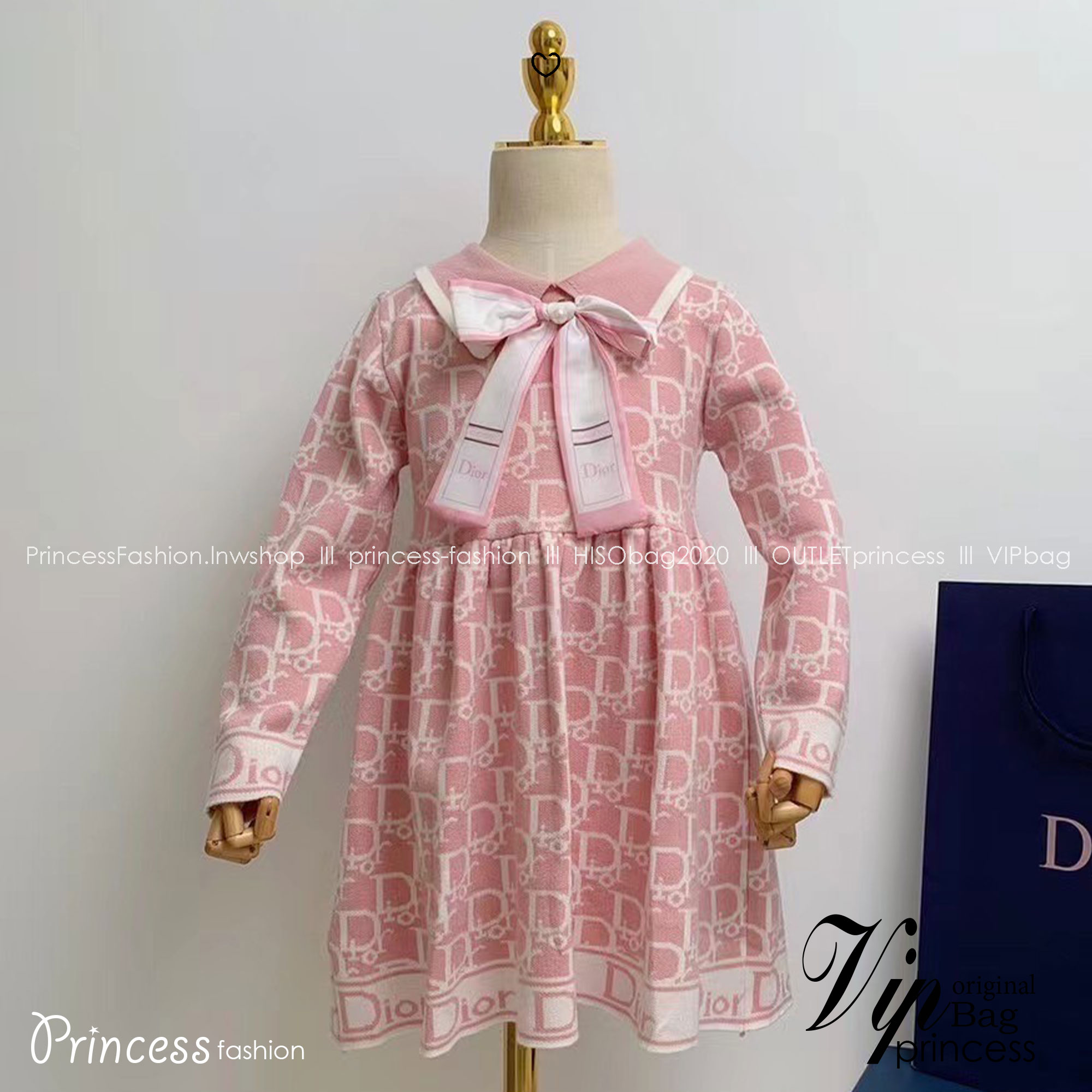สลับแท้ เกรดเทพ Size 90-150 เสื้อผ้าเด็กแบรนด์เนม DIOR Knit Dress Kids เดรสหวานชมพูคีพลุคลูกคุณ งาน 1:1 เนื้อผ้าการันตีความพรีเมียมอย่างดี งานนำเข้าจากโรงงานเทียบแบรนด์