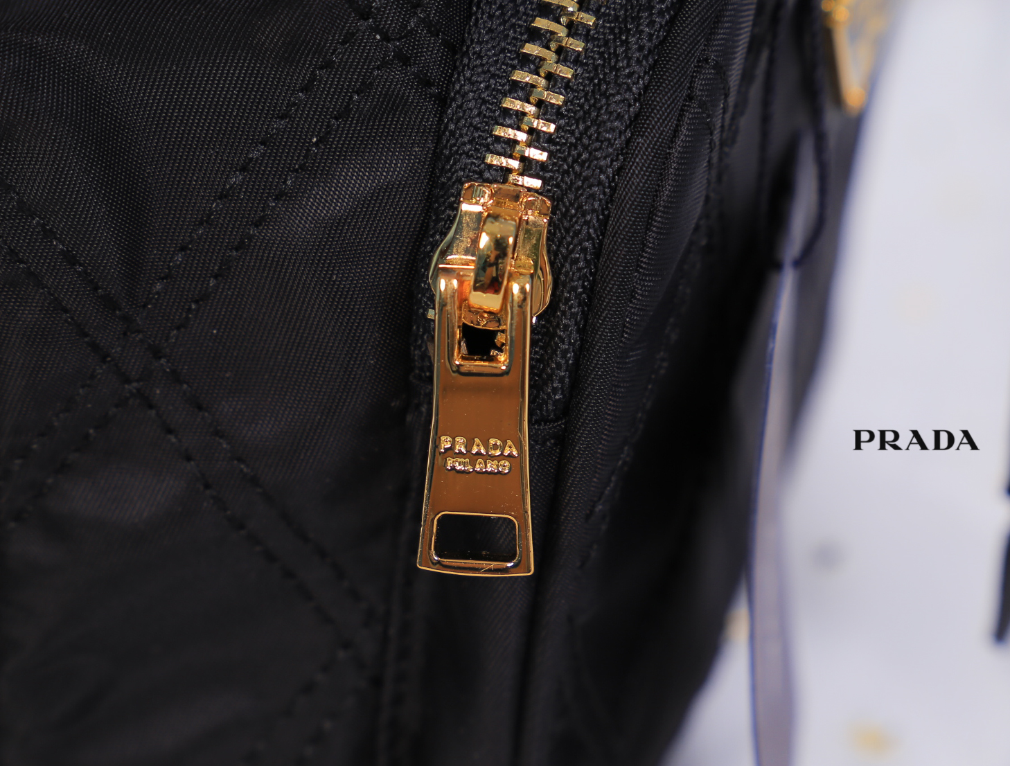 PRADA DRAWSTRING BAG WITH STRAP / PRADA BUCKET BAG / Prada Nylon Handbag and Crossbody bag กระเป๋าสะพายทรงจีบ วัสดุ Nylon ลายตาราง คุณภาพดี ขนาดกำลังดี