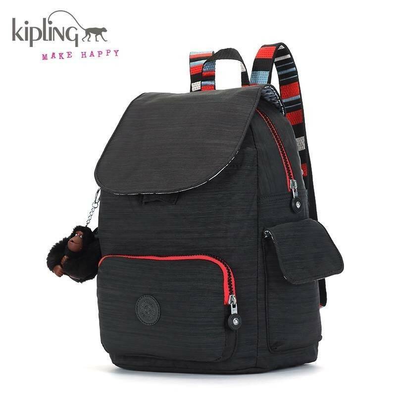 KIPLING ART NYLON LARGE BACKPACK กระเป๋าสะพายเป้สไตล์ลำลองรุ่นขายดีวัสดุ Nylon+Polyester 100% น้ำหนักเบามีหูหิ้วเเละสายสะพายหลังปรับระดับได้ มีช่องซิปใส่ของด้านหน้า1ช่อง ช่องใส่ของด้านข้าง2ฝั่ง เปิดปิดด้วยซิปรอบสะดวกใช้ หัวซิปโลโก้เเบรนด์ ภายในมีช่องซิปแล