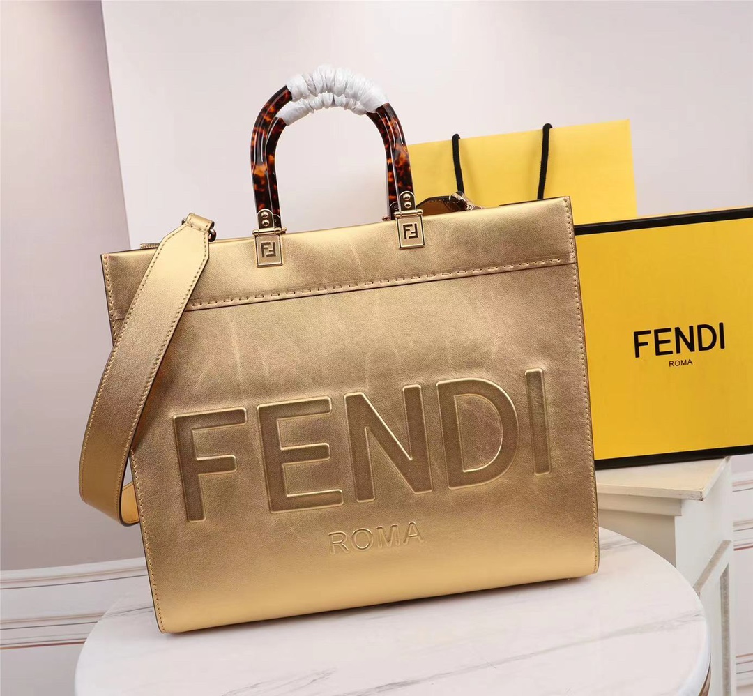 FENDI Sunshine Medium Leather Tote Metallic Gold / FENDI Shopping bag กระเป๋าสะพายทรง shopping สีทองสวยหรู ใบใหญ่ จุใจ!! ดีไซน์คลาสสิควินเทจ สวยหรู ภายในโล่งกว้างมากๆ ใส่ของจุสุดๆ