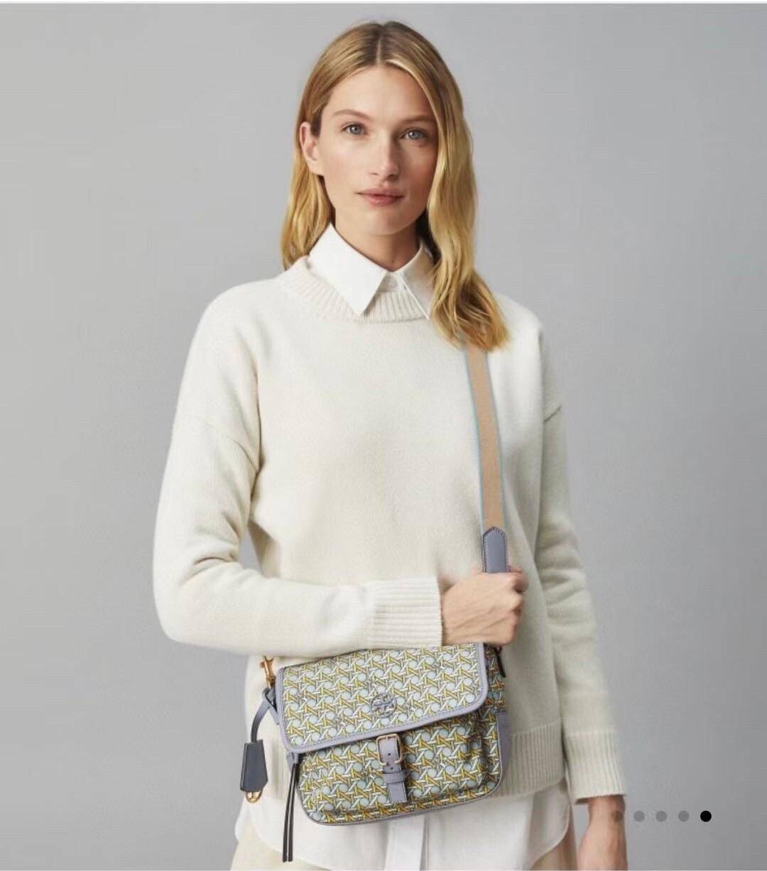 ของแท้ 💯% 】Tory Piper Printed Crossbody 80486 กระเป๋าถือ สะพายข้างหรือ Crossbody ได้ วัสดุผ้า nylon ด้านในโล่งมี1ช่องซิป และ1ช่องใส่ของจุกจิก ซับในผ้าสวยหรู