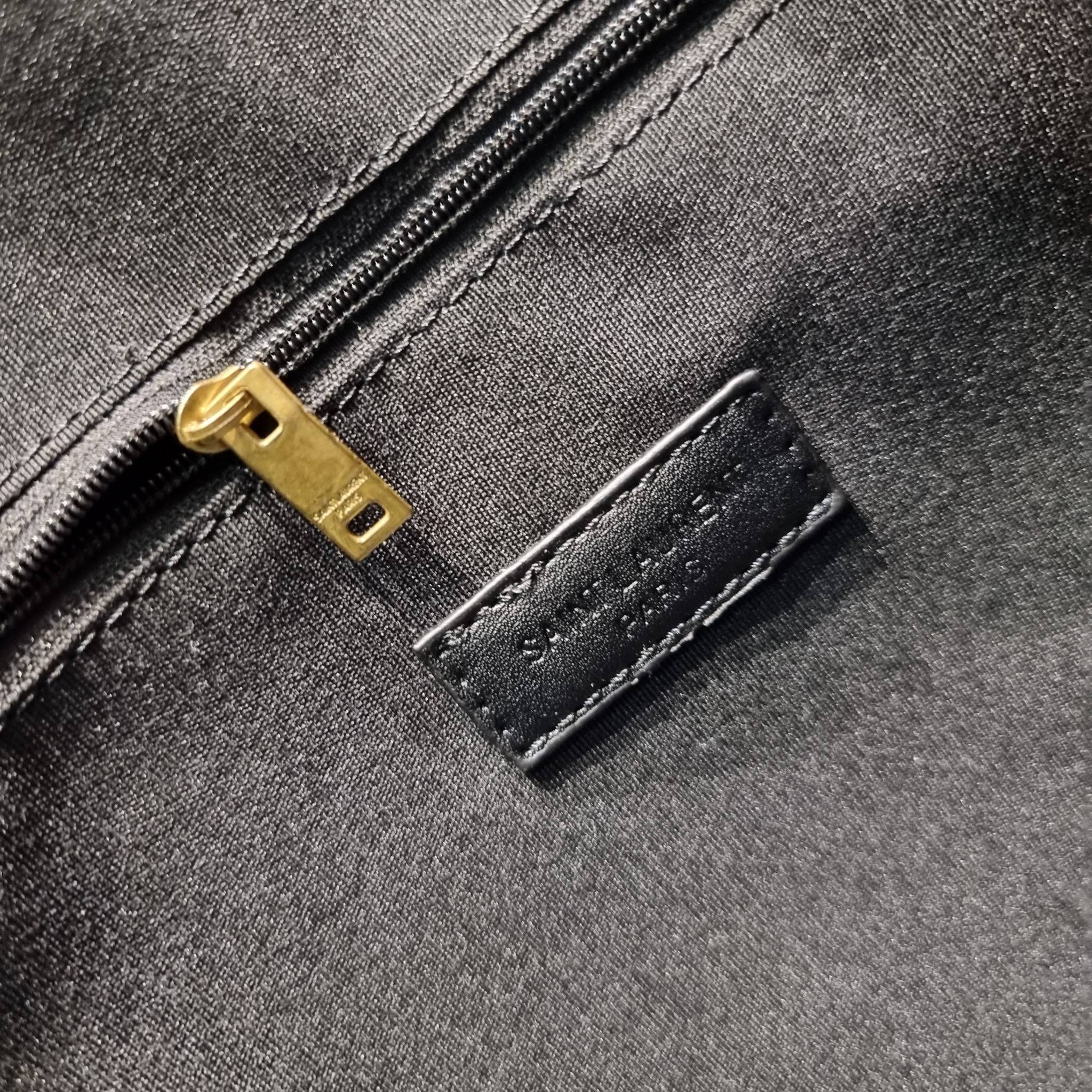 YSL tote bag / YSL ICARE MAXI SHOPPING BAG พร้อมส่ง 3 สี กระเป๋าใบใหญ่ทรงโท้ท ที่เอาอยู่ทุกลุค จุของได้แบบไม่ต้องกังวล พิเศษแถมใบลูกให้อีกใบ คุ้มค่ามากๆบอกเลย