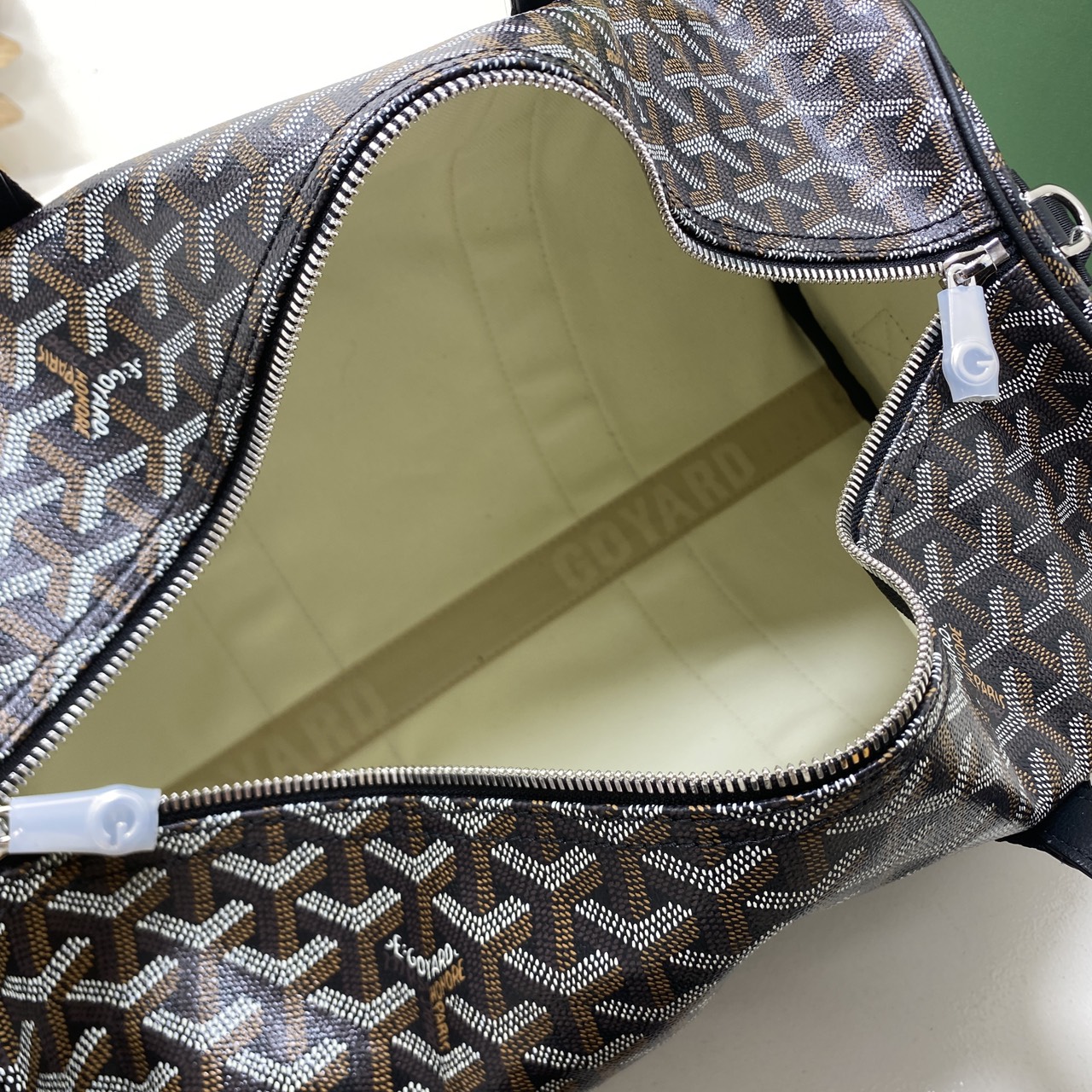 ORI หนังแท้ | Goyard Barrel 40 Sports Bag กระเป๋าสะพายทรง Keepall ใบใหญ่ ดีไซน์สปอร์ต ภายในโล่งกว้าง จุของได้เยอะ มีหูจับด้านบน เพิ่มฟังชั่นหูหิ้วด้านข้าง สะดวกใช้งาน