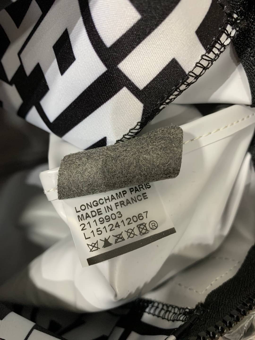 ของแท้ 💯% Longchamp LE PLIAGE LGP TOP HANDLE BAG S พบกับคอลเลคชั่นใหม่ล่าสุด มีดีไซน์ที่เรียบหรูและคลาสสิก แฝงด้วยลูกเล่นแบบเฟมินีน