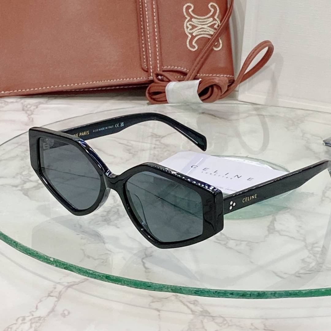 แว่นตาลิซ่า Celine Sunglass เกรดท็อปออริ 1:1 สลับแท้ เกรดดีสุด ใช้งานต่างประเทศได้ มาพร้อมกระเป๋าใส่แว่นปักลายซีลีน