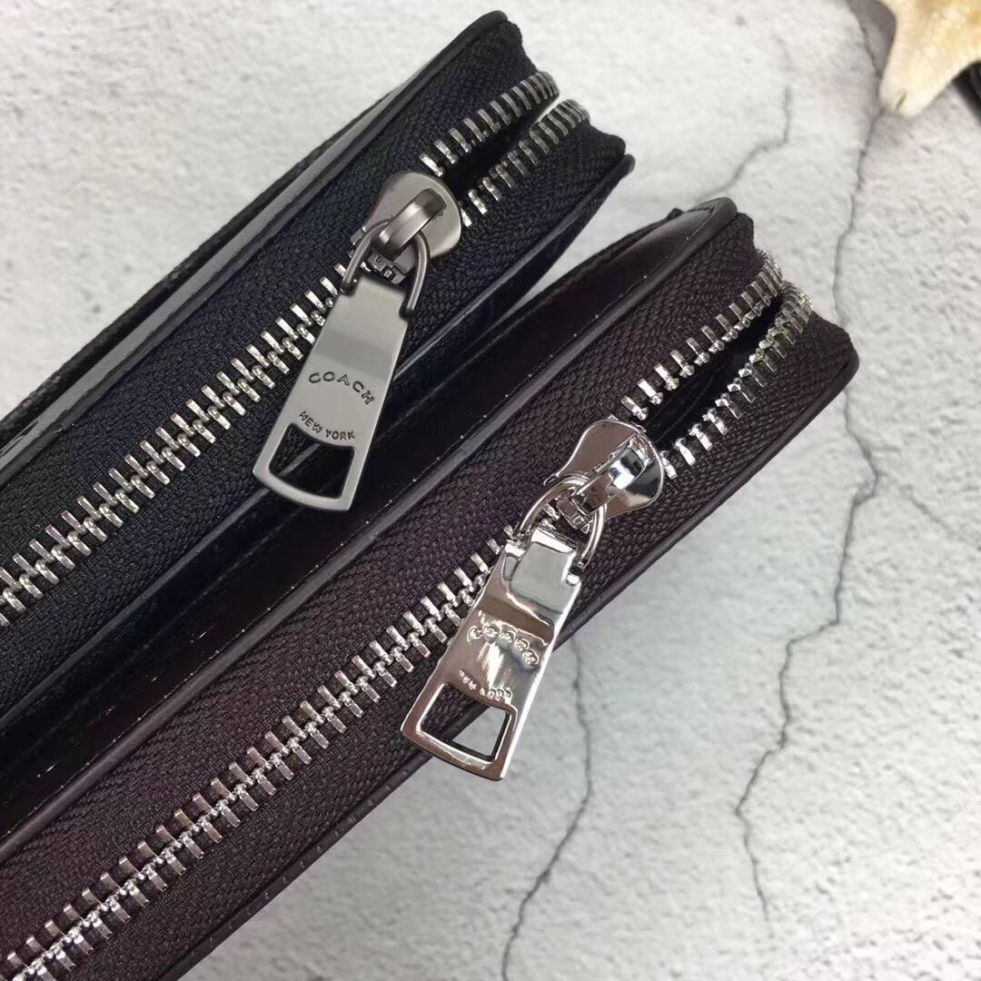Coach long wallet Best seller! กระเป๋าสตางค์ใบยาว วัสดุหนัง ลาย signatureเปิดปิดด้วยซิปแบรนด์ ภายใน มีช่องใส่บัตร ธนบัตร และช่องซิปใส่เหรียญค่ะ