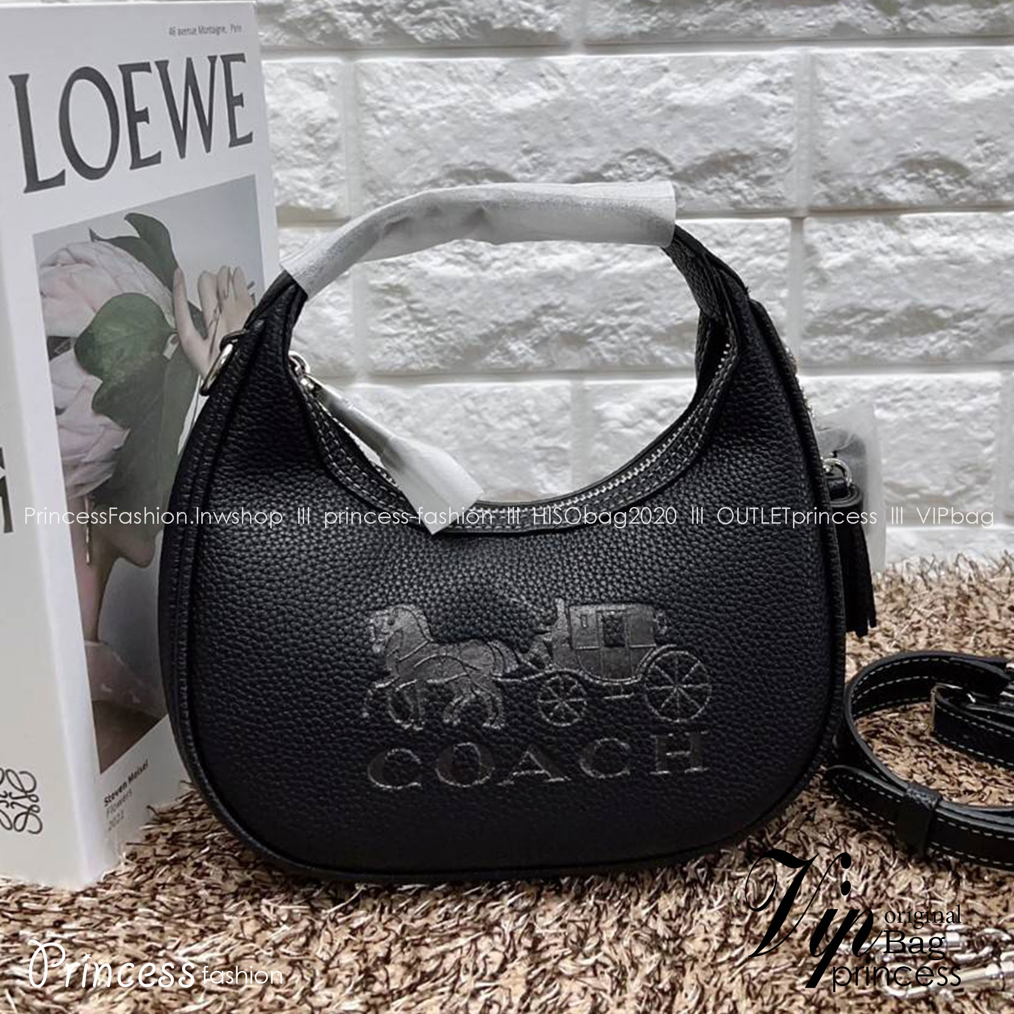 COACH CARMEN MINI CROSSBODY BAG กระเป๋ารูปทรงพระจันทร์โค้งมน น่ารักน่าใช้มากๆ!! เกรดท็อปออริ เกรดดีสุด สลับแท้ 1:1 ใช้ต่างประเทศได้