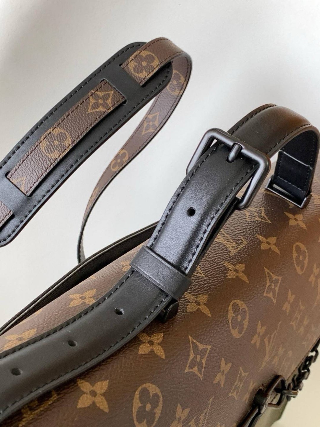 LV Robusto Briefcase Monogram กระเป๋าอเนกประสงค์ ทรงโท้ท หนังแท้ เกรดทออริ ท็อป วีไอพี เกรดดีสุด 1:1 ใช้งานต่างประเทศได้