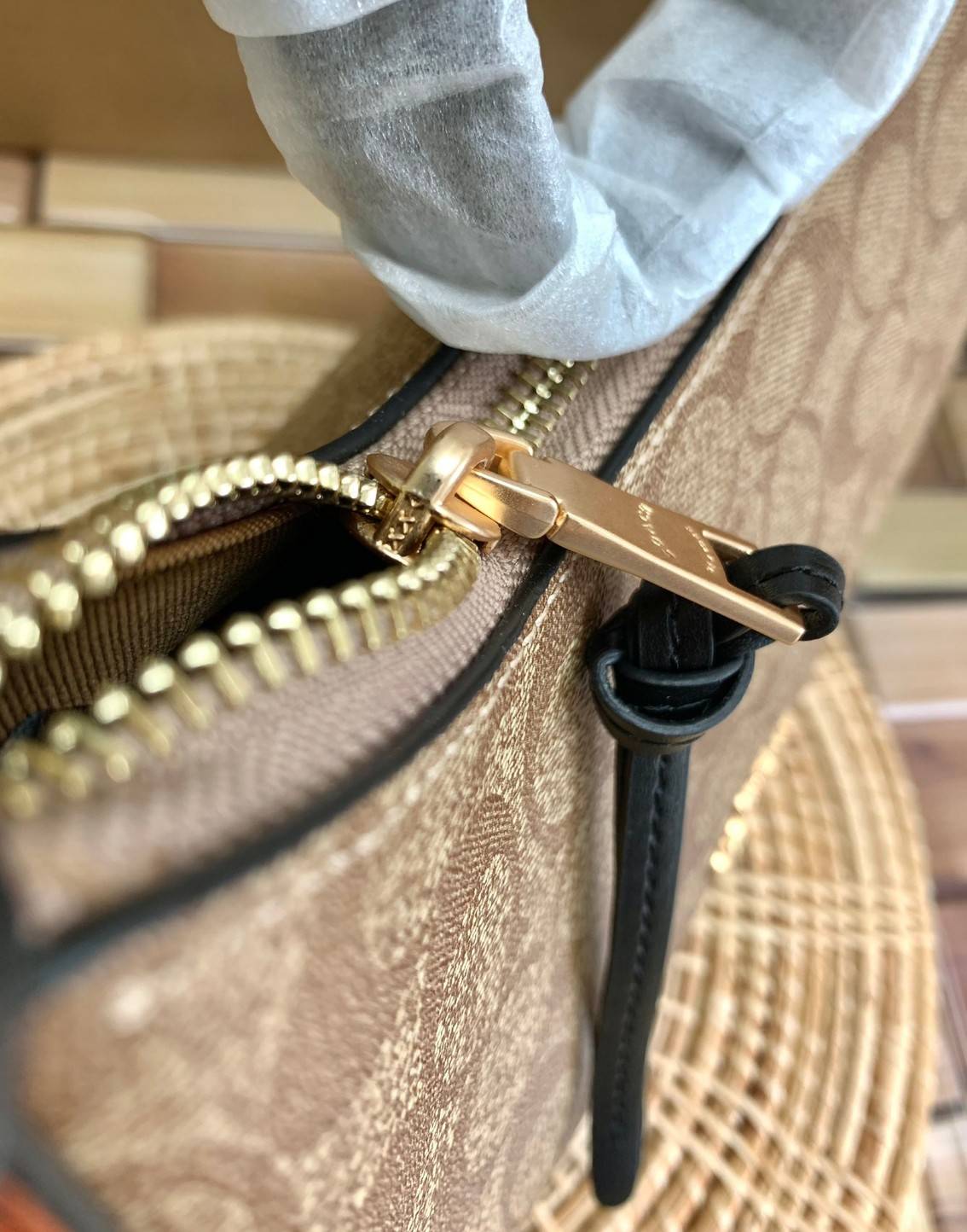 COACH KLEO HOBO BAG ((C7257//C6809//C6807)) พร้อมส่ง คุณภาพเกินเบอร์เลยจ้าา จำนวนจำกัด! กระเป๋าคล้องไหล่หรือสะพายข้างได้ Hobo รุ่นใหม่ล่าสุด ดีไซด์รูปทรงให้ดูเรียลขึ้น หนังแท้นิ่มสวย เปิดปิดกระเป๋าแบบซิปมีหนังห้อยลงมา ภายในกระเป๋าสามารถใส่กระเป๋าเงินใบยาว