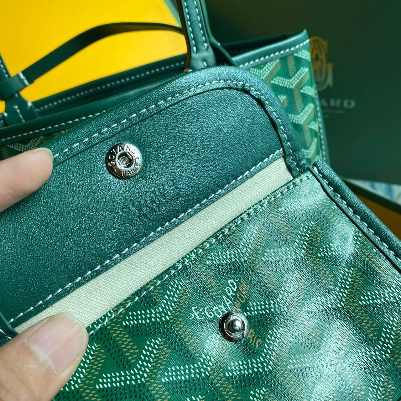 ori GOYARD saint louis mini tote reversible bag / GOYARD ANJOU TOTE MINI กระเป๋าทรงโท้ตมินิ ใช้ได้สองด้านเป็นหนังแท้เกรดดีทั้งใบ ทำให้การใช้งานได้ทนทานกว่า พิมพ์ลายคมชัด ขนาดกำลังน่ารัก ภายในโล่งกว้าง ใส่ของได้เยอะพอสมควรเลยค่ะ ดีไซน์ทรงสวยน่าใช้ แค่ถ