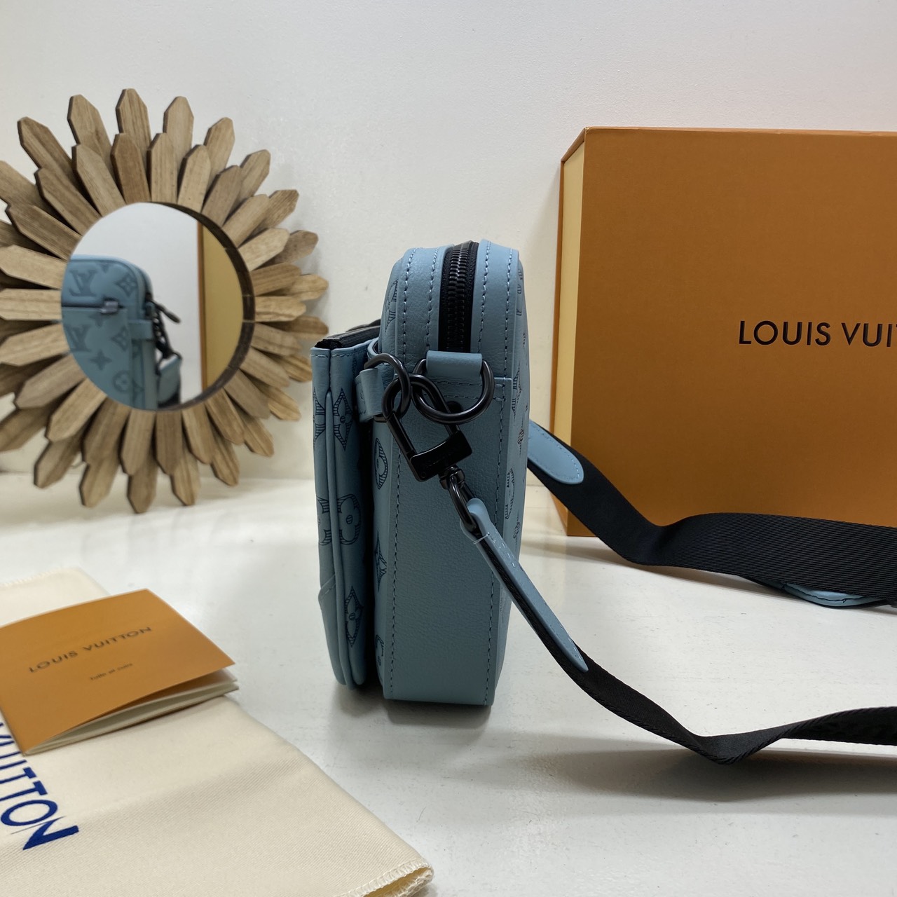 TOP ORI หนังแท้ | LV Trio Messenger Bag กระเป๋าสะพายทรงแมสเซ็นเจอร์ Monogram Shadow Sky Blue ดีไซน์ทันสมัยในโทนสีสปอร์ต เอกลักษณ์ของความหรู ไฮคลาสอย่างลงตัว