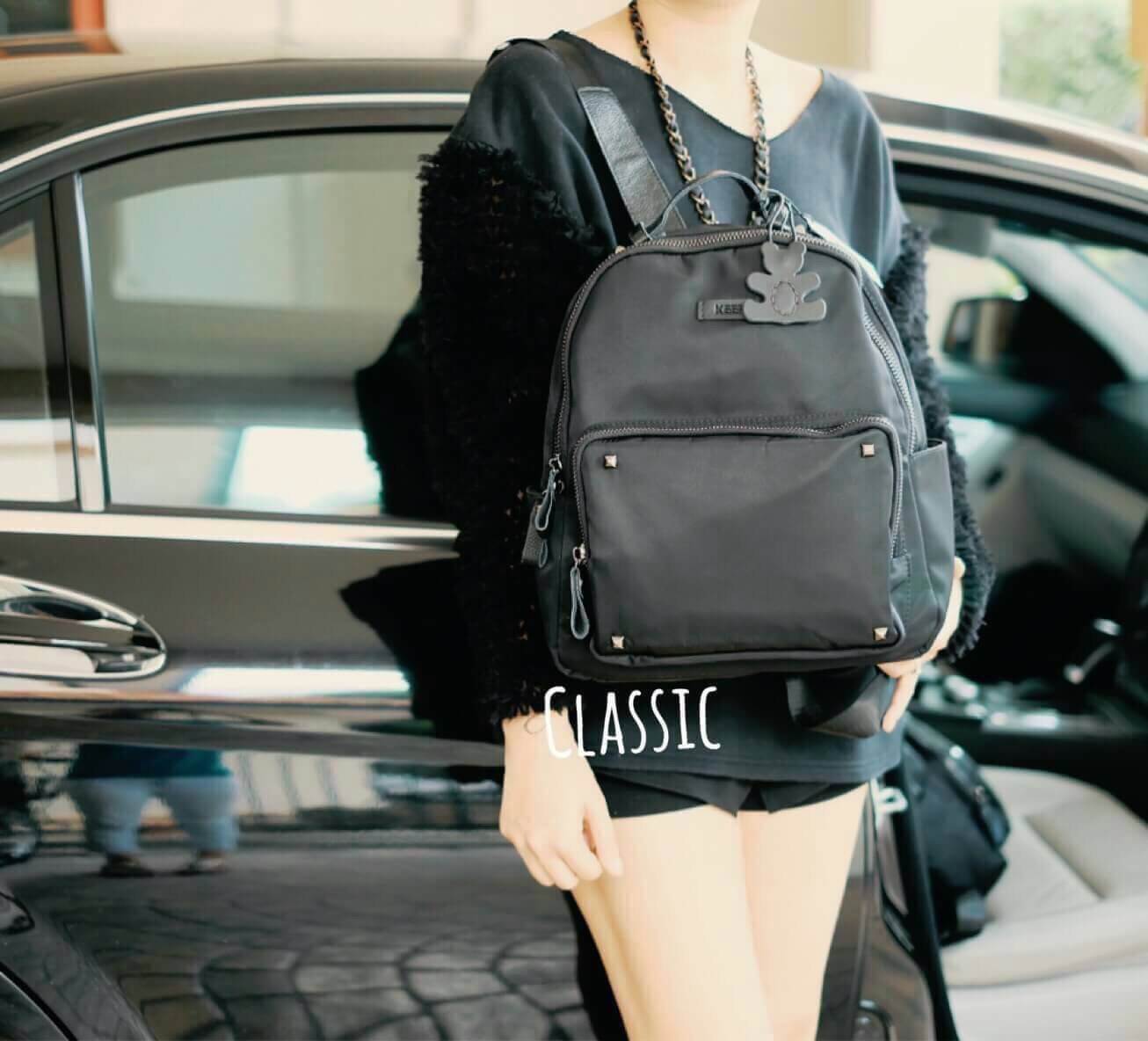 ใหม่สุด !!! เป้Keepไนล่อนห้อยพี่หมีteddy_duo เอาใจสาวๆ ชอบสไตด์ เป้ ทางร้านได้ รุ่น classic ประดับหมุดดำ จาก แบรนด์ keep มาฝากคะ จุดเด่น 💙 กระเป๋า ผ้าไนล่อน น้ำหนักเบา สายหนังแท้ ทนทาน ดีไซด์ ทันสมัย เข้าได้กับทุกชุด สายสะพายมีแผ่นหนังแท้รอง สะพาย