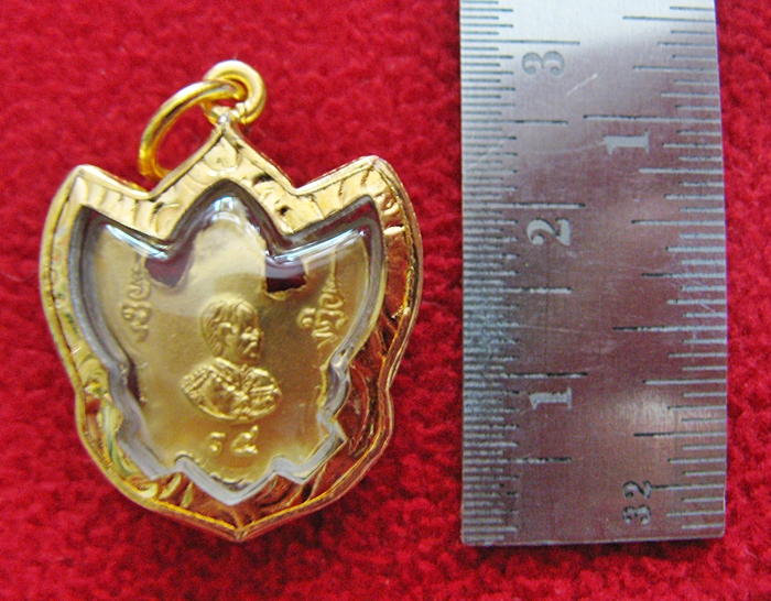 สินค้าหมดค่ะ จี้พญาครุฑหลังเสด็จพ่อ ร.5เนื้อทองเลี่ยมทองไมครอนพร้อมใบคาถาค่ะ