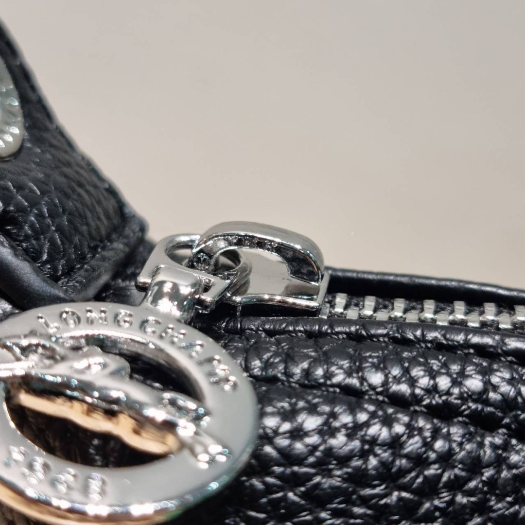 Longchamp le pliage xtra XS leather top handle bag กระเป๋าถือ/สะพายรุ่นยอดฮิต ที่มาในดีไซน์ทูโทน โดดเด่นมีกิมมิค น่ารักน่าใช้สุดๆ