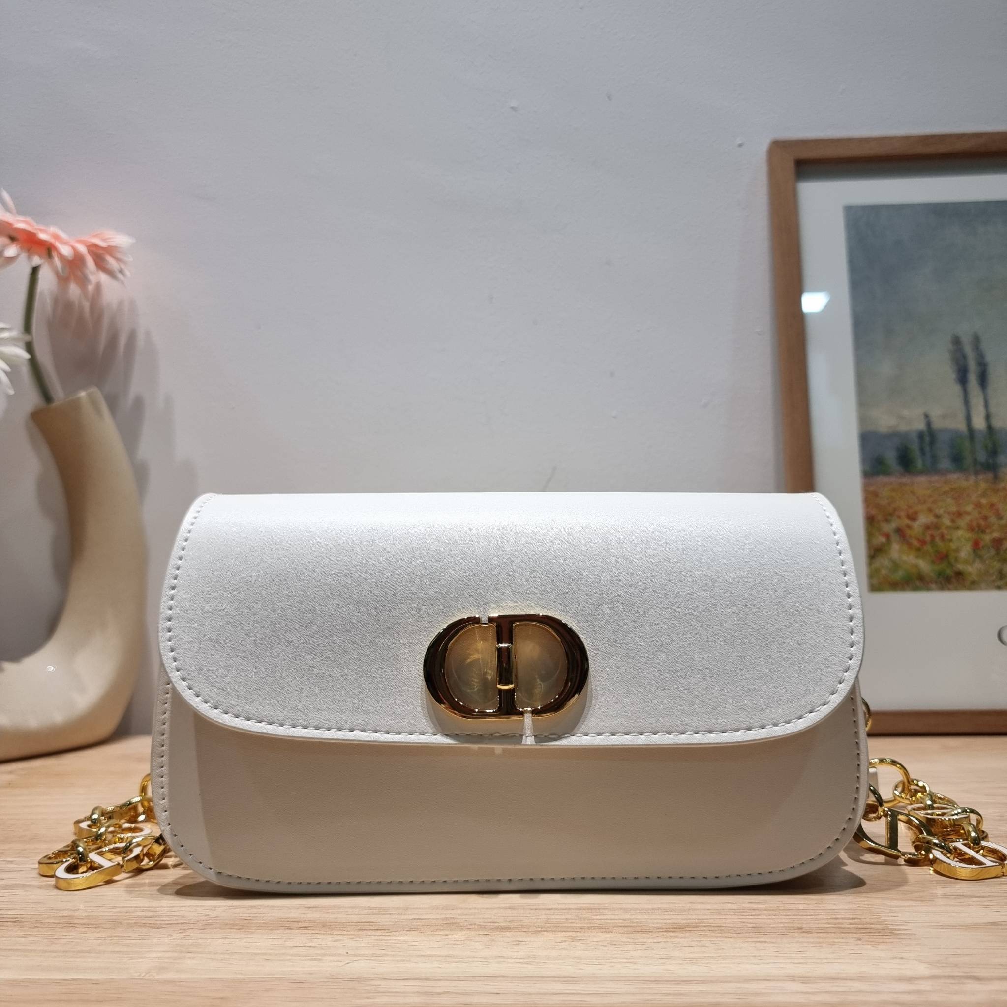 DIOR 30 MONTAIGNE AVENUE BAG สวยหรู ดีเทลแพง ต้องยกให้ไอเท็มนี้เลย กับกระเป๋าสะพายข้าง รุ่นที่ใครเห็นเป็นต้องรัก