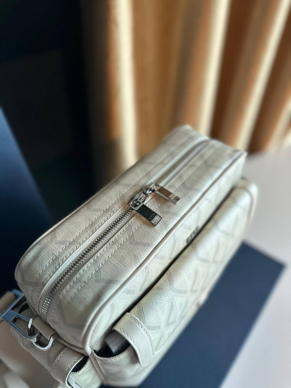 DIOR HIT THE ROAD MESSENGER BAG CD Diamond Canvas and Smooth Calfskin เกรดเทพออริจินอล หนังแท้ งานดีสุด ภาพถ่ายจากงานขายจริง ใช้งานต่างประเทศได้