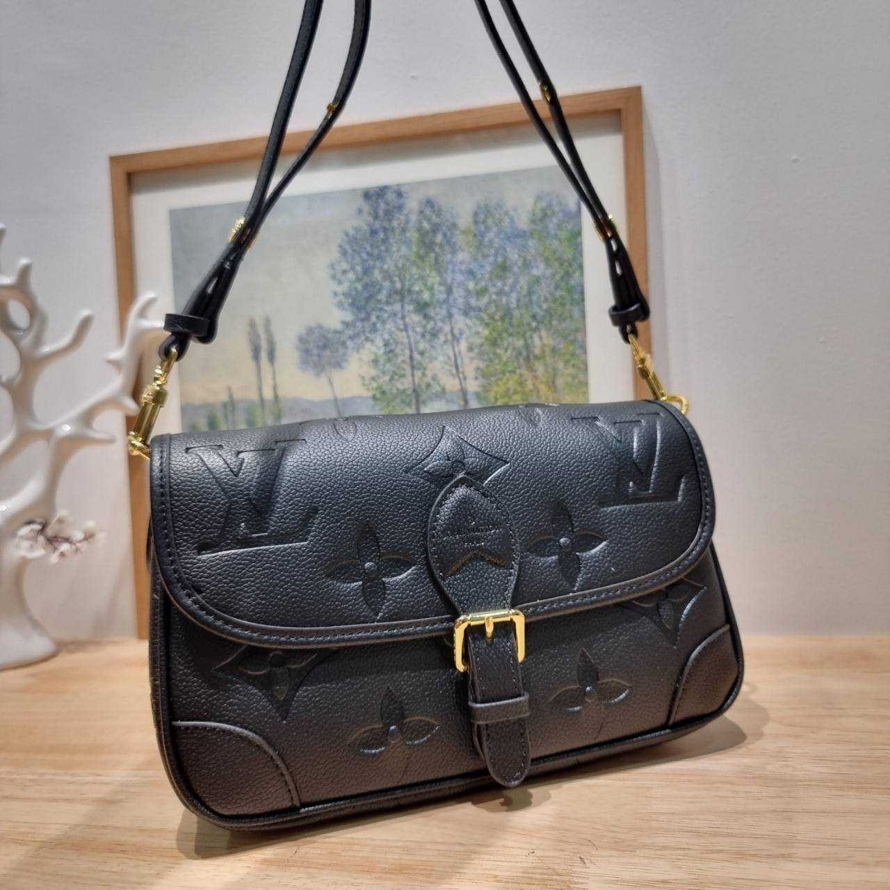 LV diane monogram empreinte bag กระเป๋ามัลติฟังก์ชั่น ดีไซน์ออกมาได้น่ารักน่าใช้มากๆ มีสายมาให้ถึง 2 แบบ