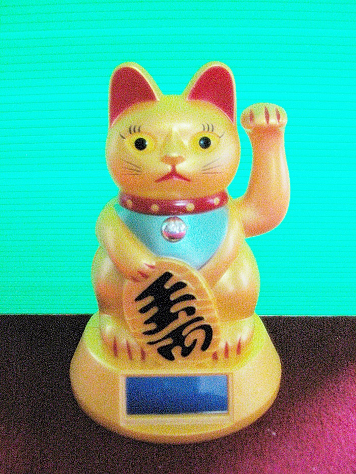 แมวกวักสีทองนำโชคกวักซ้ายเรียกลูกค้าเข้าร้าน(ใช้แสงอาทิตย์)ค่ะ