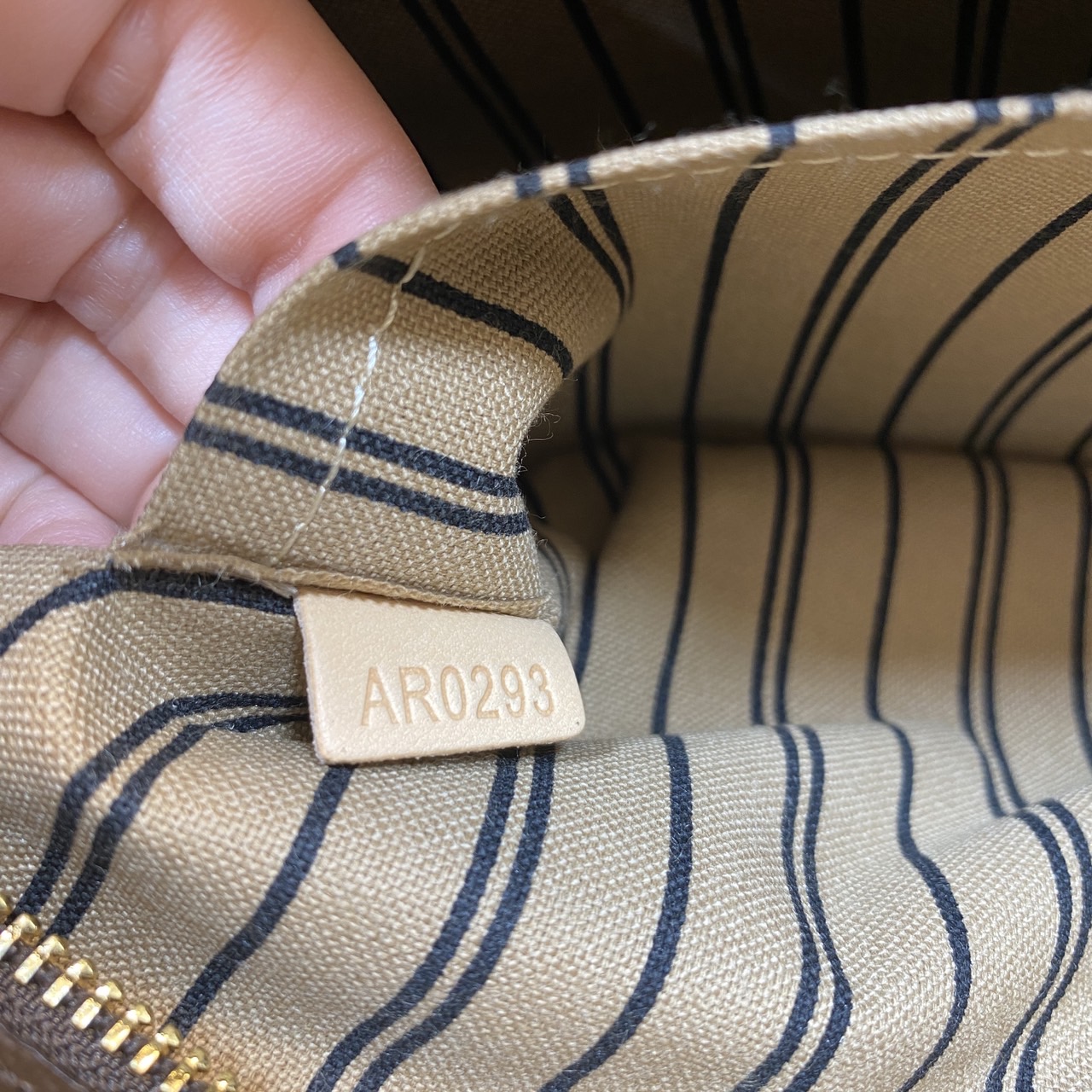 LV Piano handbag Monogram Canvas / LV Tote Bag Classic for the Fall-Winter 2024 collection กระเป๋าทรงโท้ทรุ่นใหม่แบรนด์หรู สวยโดดเด่นทันสมัยตลอดกาล เกรดออริ เทียบแท้ 1:1 ใช้งานต่างประเทศได้