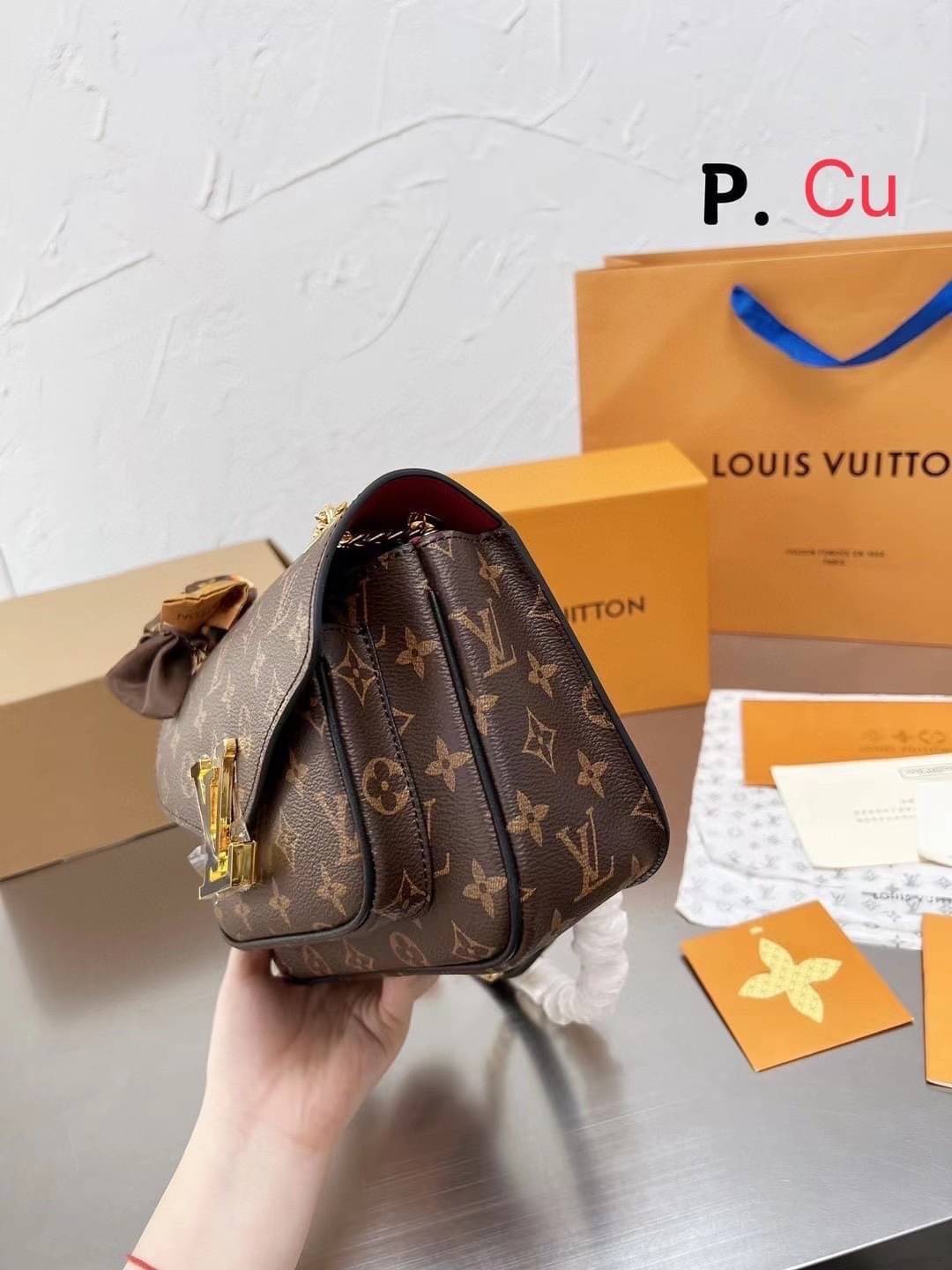 LV Passy Bag Monogram Canvas กระเป๋าสะพายทรงแพซซี่สุดคลาสสิค Rare item น้องดีไซน์ออกมาน่าใช้มากๆ ภายในเป็นช่องโล่ง พร้อมช่องซิป สะดวกใช้งาน -- [รับตัวแทนกระเป๋า]