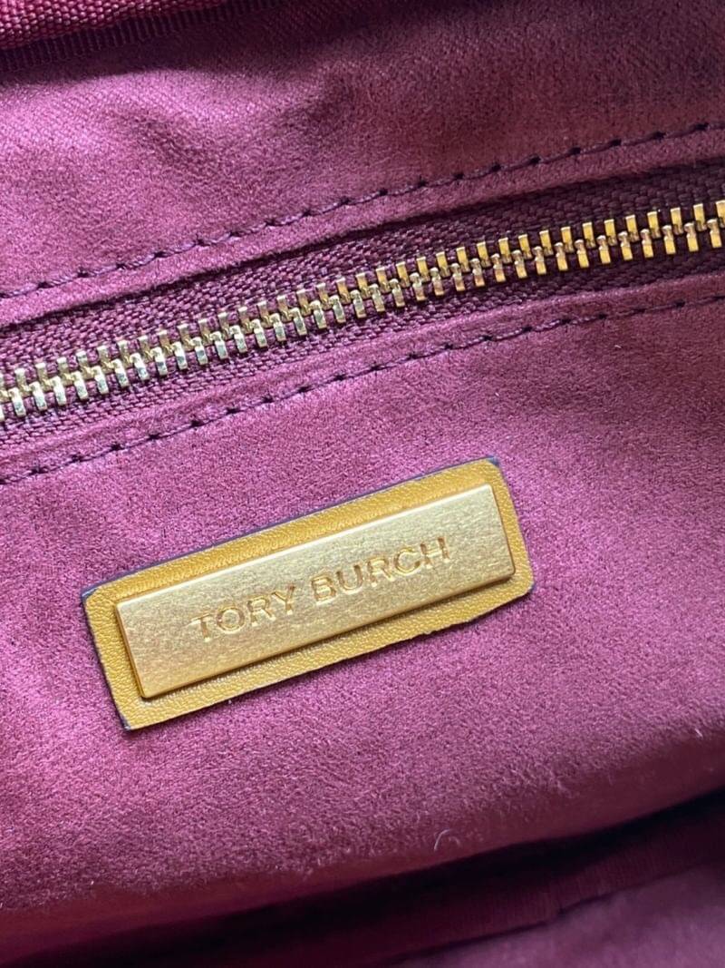 TORY BURCH T MONOGRAM JACQUARD CAMERA BAG ใหม่ล่าสุด ยังไม่เข้าช็อปไทยน้า จัดมาให้สวยเลิศก่อนใคร!! สี hazel ใหม่ หรู ผู้ดีมากๆ กระเป๋าสะพายข้างทรงกล่อง ใช้งานง่าย วัสดุ jacquard woven สลับหนังแท้ มีซิปเปิดปิดด้านหน้า และช่องหลัก ดีไซน์ออกมาให้ดูคลาสสิควิน