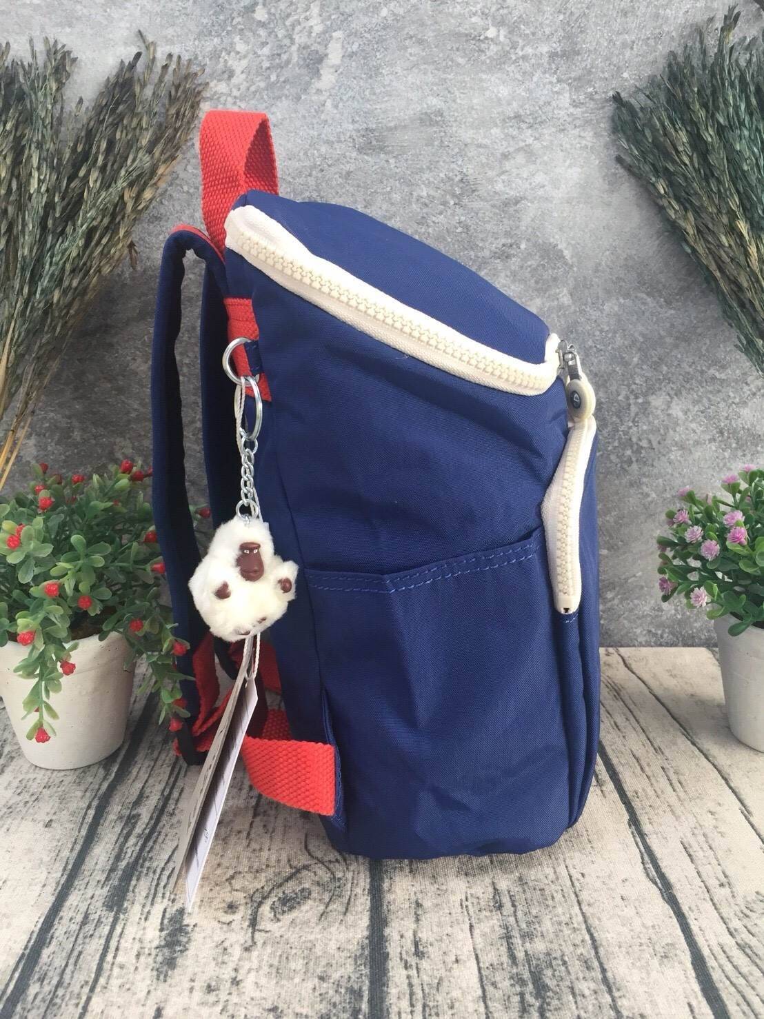 กระเป๋าเป้ Blakeney ไซส์ S จาก KIPLING ที่ออกแบบมาสำหรับผู้หญิง มาพร้อมดีไซน์เบาะรองรับหลัง ซึ่งเหมาะสำหรับ active lifestyle สามารถเก็บของได้อย่างจุใจแต่มีน้ำหนักเบา รวมถึงมีคุณสมบัติกันน้ำช่วยป้องกันให้ของในกระเป๋าปลอดภัยไร้กังวล