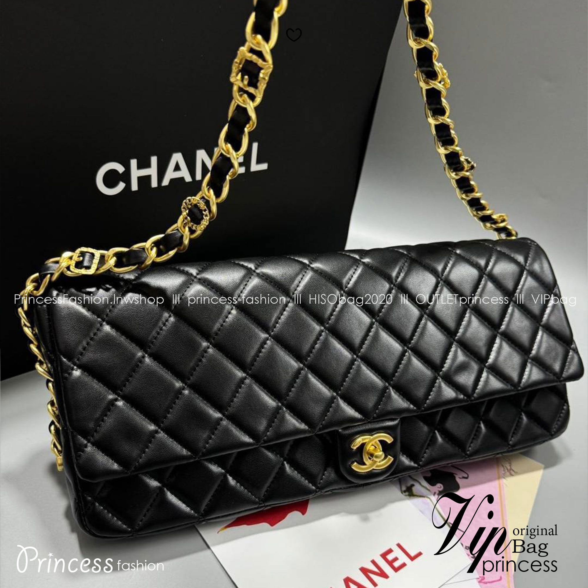 CHANEL Clutch Flap Bag กระเป๋าสะพายทรงคลาสสิค ไซส์ยาวพิเศษ หนังเรียบเงาผิวสัมผัสนุ่มลื่นมาก สวยหรูดูแพง ถือเป็นคลัชหรือสะพายไหล่ได้เก๋ๆ ใช้ยังไงก็ดูหรู ด้วยดีไซน์เฉพาะตัว ใบจริงสวยคมมาก