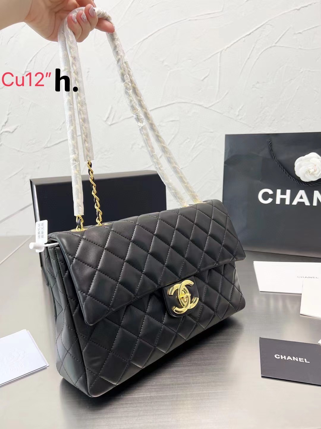 Chanel classic flap bag with chain / CHANEL BAG พร้อมส่ง กระเป๋าสะพายสุดหรู สวยดูแพง รูปทรงคลาสสิค สายสะพายโซ่ในตัว **รอบนี้จัดราคาพิเศษสุดคุ้ม งานสวยเกินราคาค่ะ