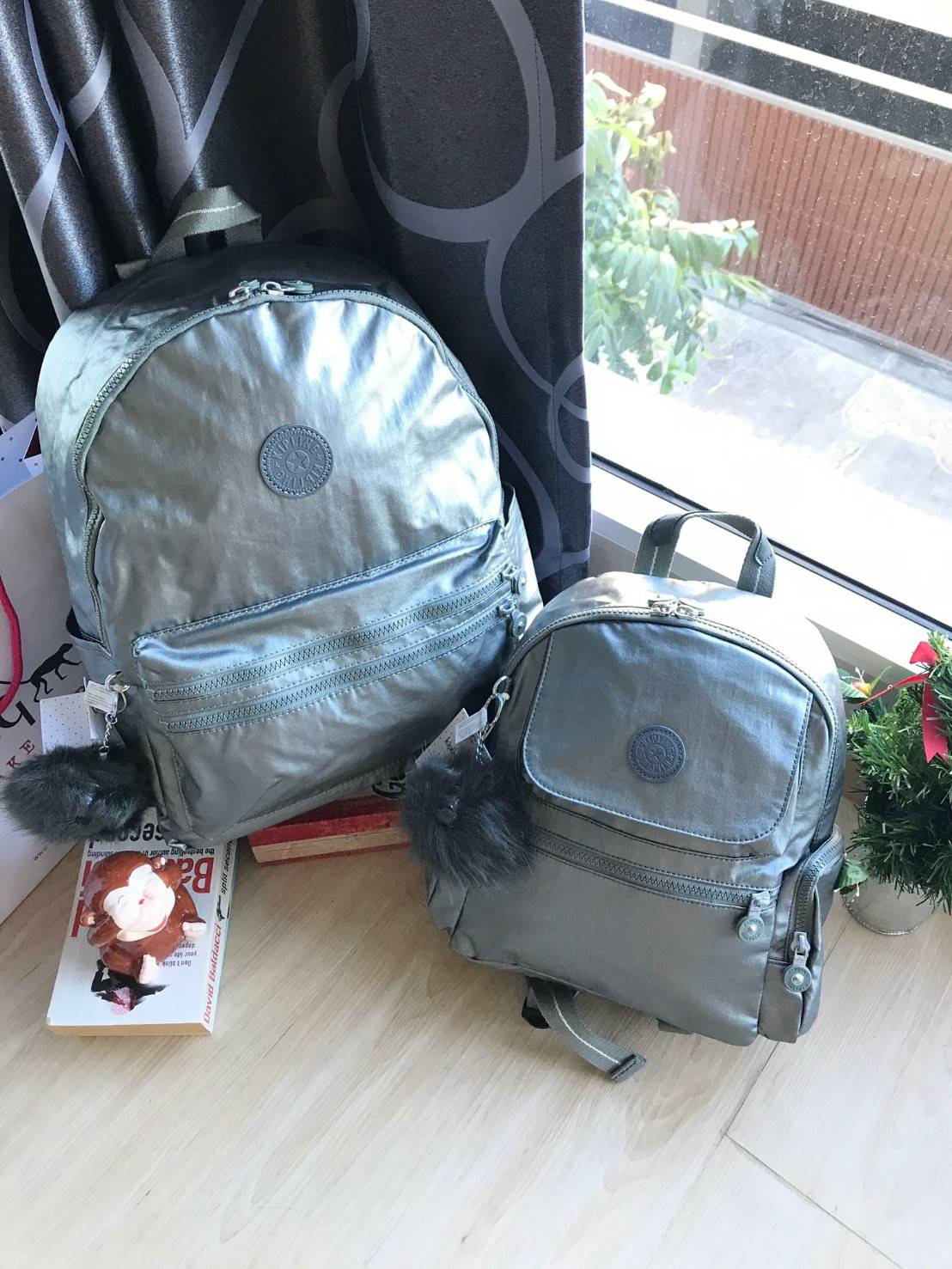 KIPLING LARGE BACKPACK WITH DOUBLE ZIPSกระเป๋าเป้จากคอลเลคชั่น Mayday วัสดุ Nylon & Polyester 100% น้ำหนักเบา ใส่ของได้เยอะแบบไร้กังวล เปิดปิดด้วยซิปคู่ ด้านหน้ามี2ช่องซิปใส่ของจุกจิกที่ต้องหยิบใช้บ่อย ใบใหญ่กับราคาเบาๆเลยคร้า!!