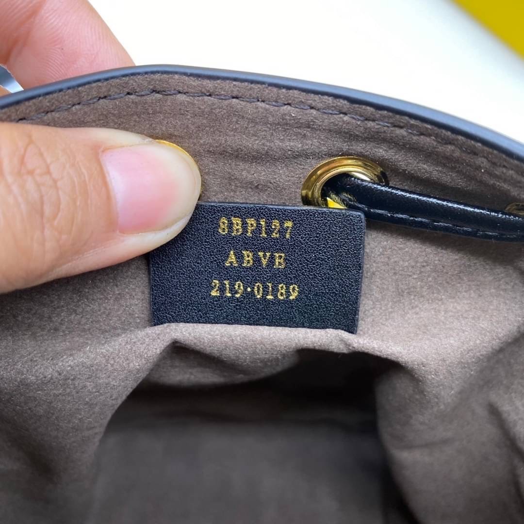 พร้อมส่ง 3 สี FENDI Mon Tresor Black leather mini-bag / FENDI Bucket Bag กระเป๋าสะพายทรงบัคเก็ตงานหนังเต็มใบ ไซส์มินิ เกรดออริ สลับแท้ 1:1