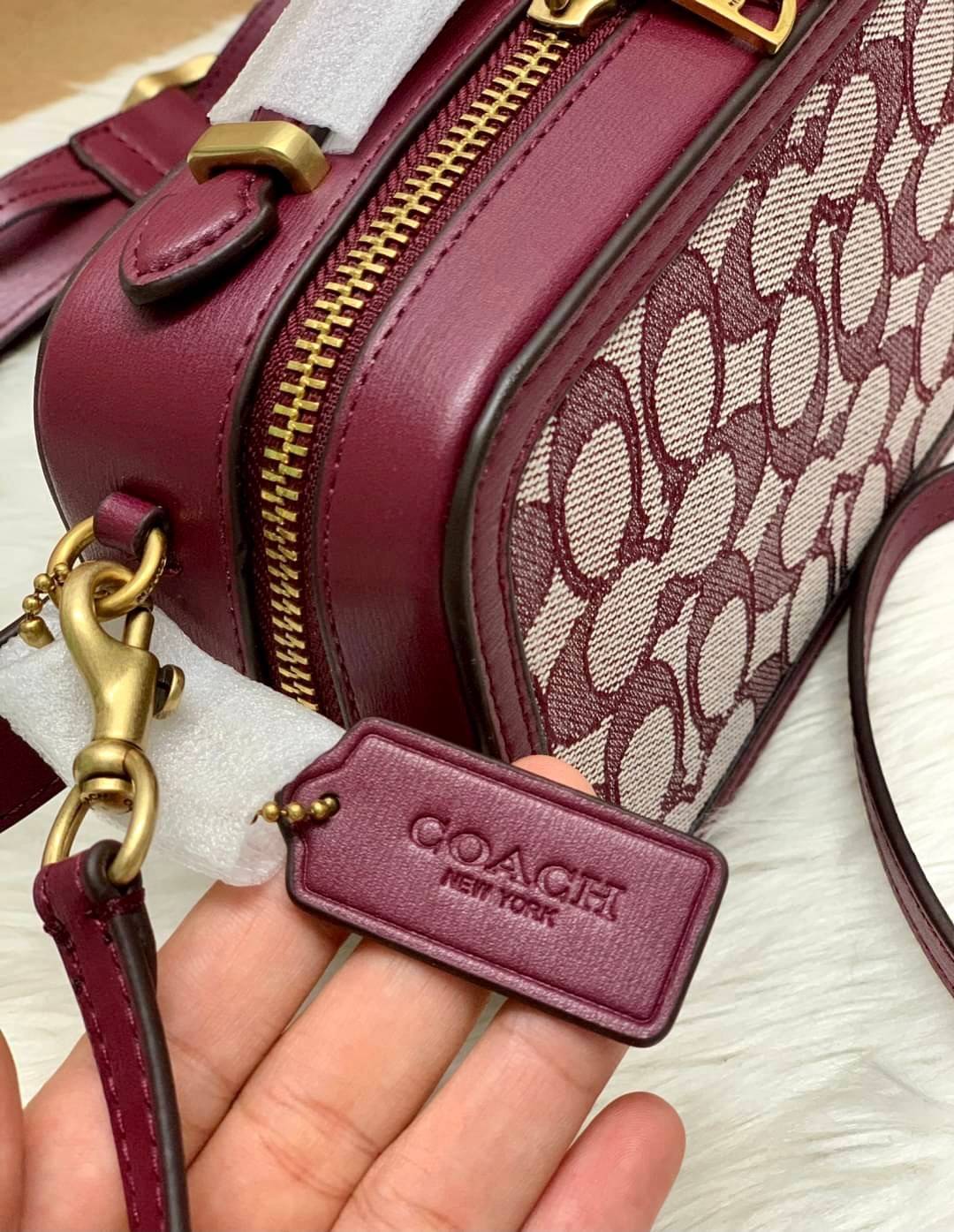COACH ALIE BELT BAG IN SIGNATURE JACQUARD ((4813))