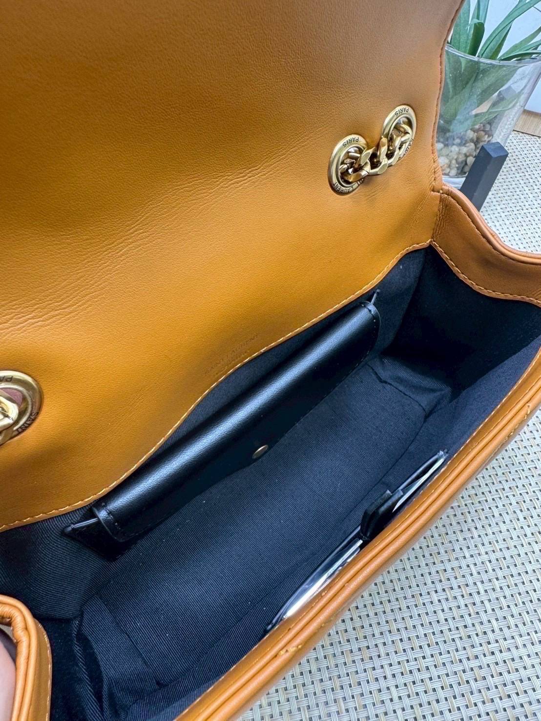 ORI หนังแท้ | YSL LOULOU small in MATELASSÉ กระเป๋าสะพายสายโซ่าีทองหรูหรา งานหนังแท้เนื้อนุ่มตะเข็บเย็บลายเชฟรอนสวยหรูโดดเด่นเป็นเอกลักษณ์ 🤍 เกรดออริจินอล หนังแท้