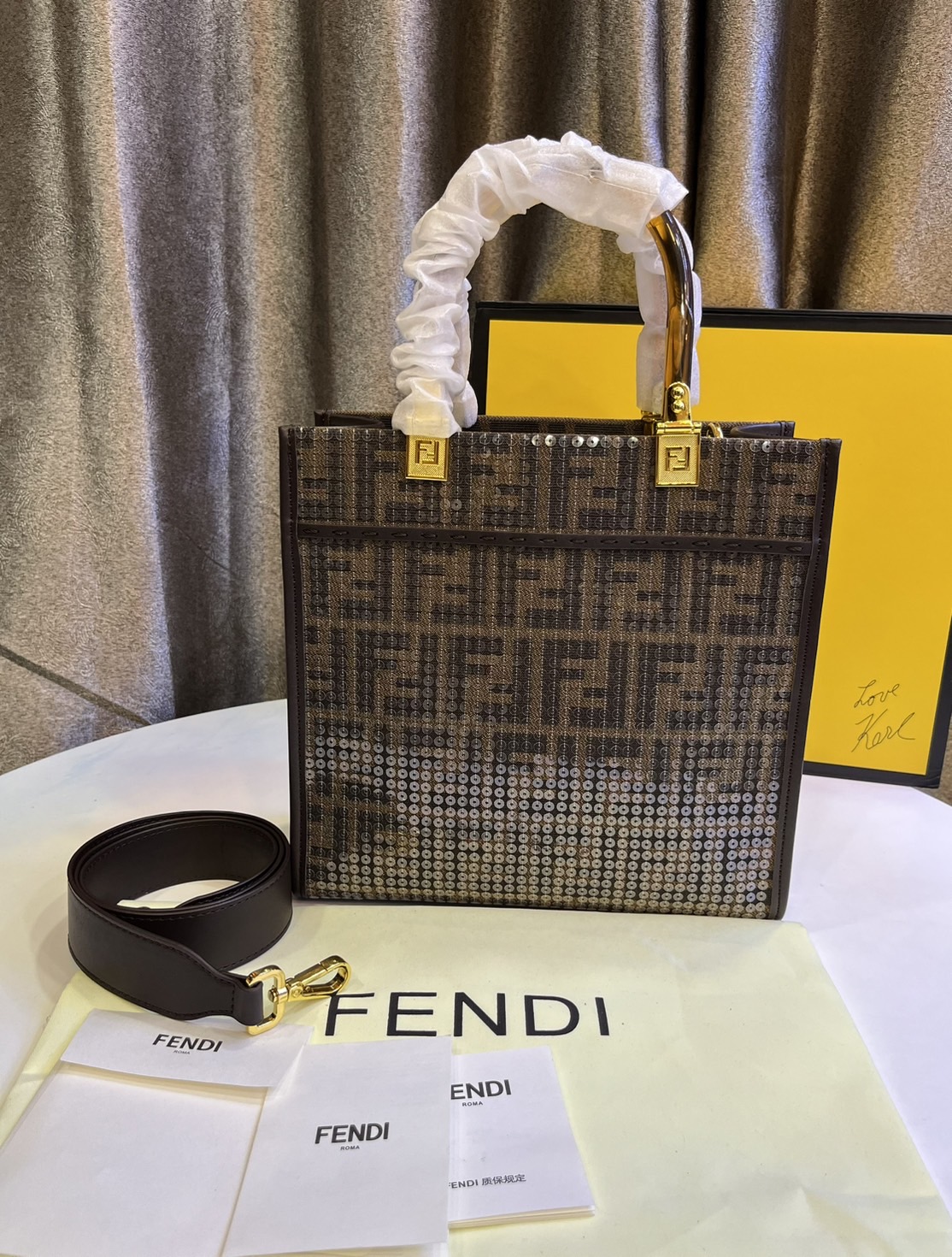 FENDI Sunshine jacquard FF sequins shopper / Fendi Tote bag 25cm พร้อมส่ง กระเป๋าสะพายทรงโท้ท ปักเลื่อมแวววาว รุ่นใหม่ สวยหรู **สินค้าเกรดออริจินอล 1:1 สลับแท้