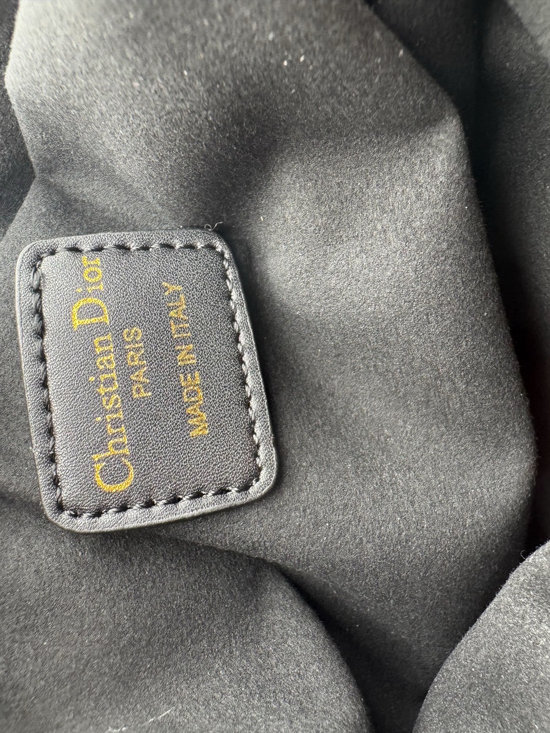 DIOR Small C'est Bag กระเป๋าสะพายสุดคลาสสิค ดีไซน์หรู ไซส์เล็กกะทัดรัด ใช้งานง่าย สะพายได้ทุกโอกาส ไอเท็มร้อนแรง ดีเทลสวยไม่ซ้ำใคร